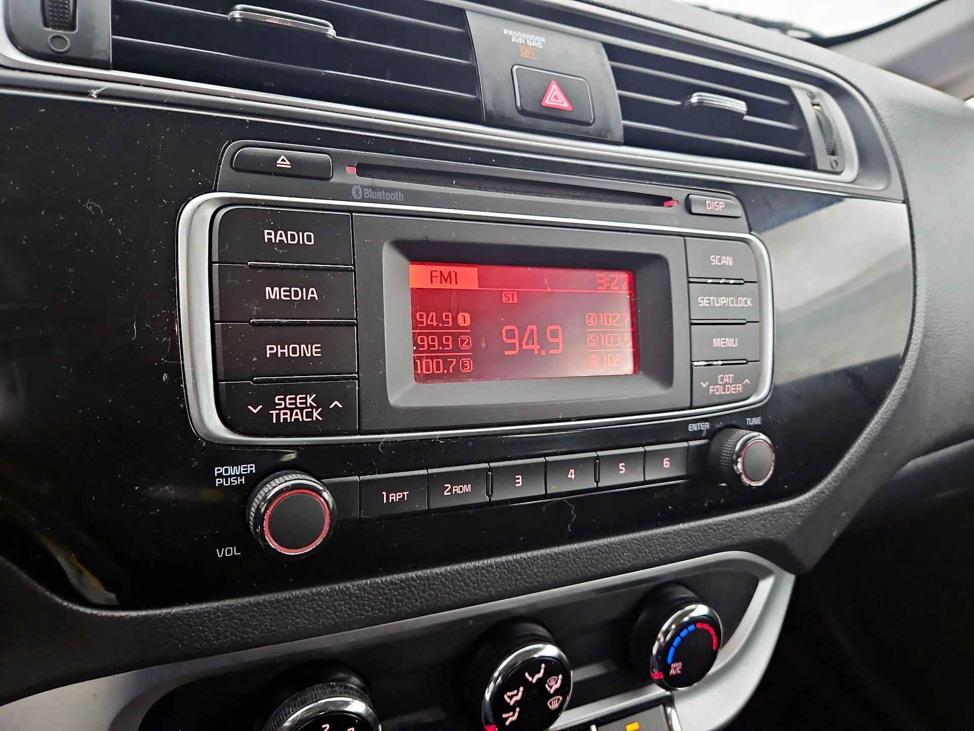 Thumbnail: 2016 Kia Rio - 14