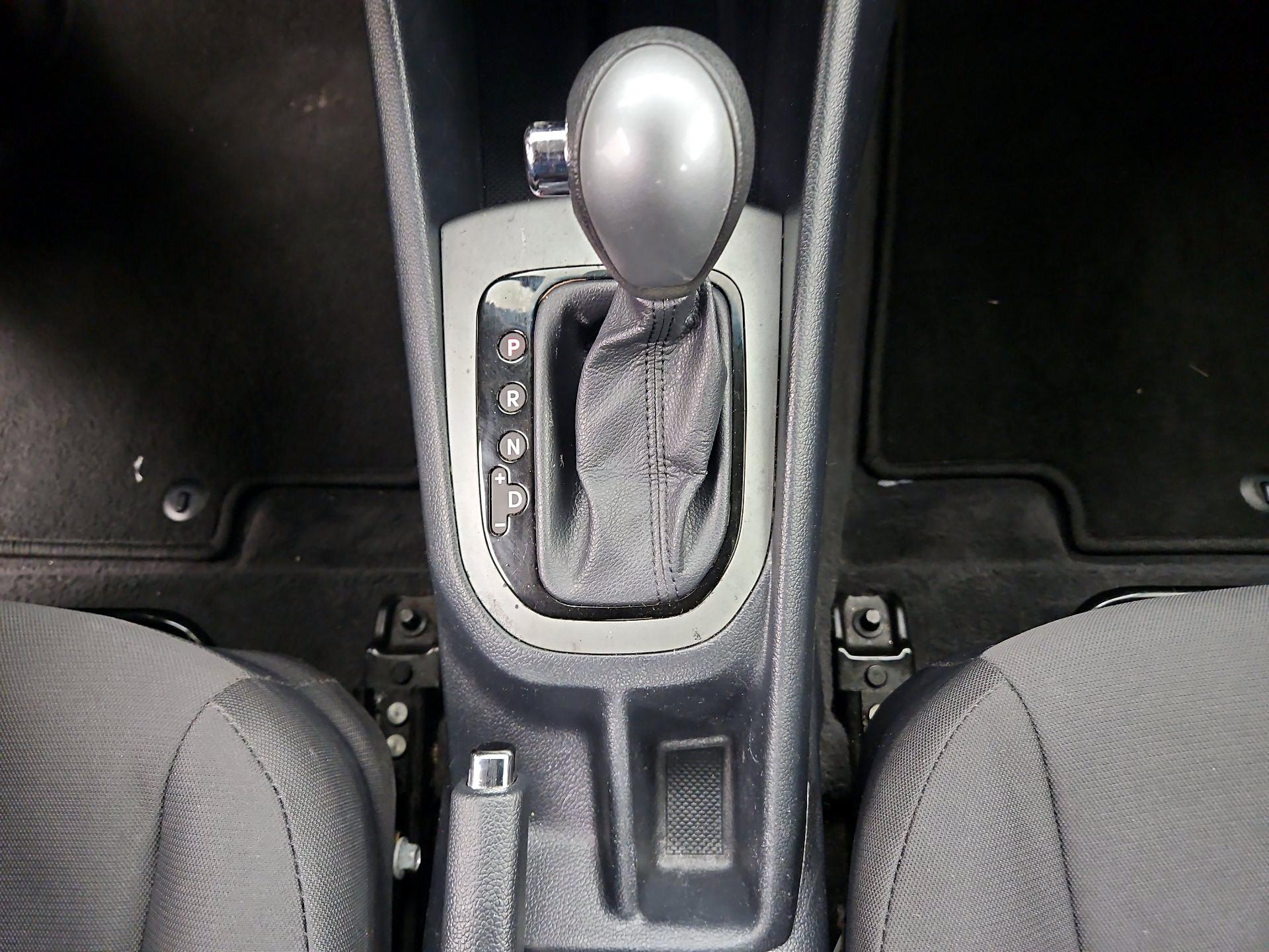 Thumbnail: 2016 Kia Rio - 16