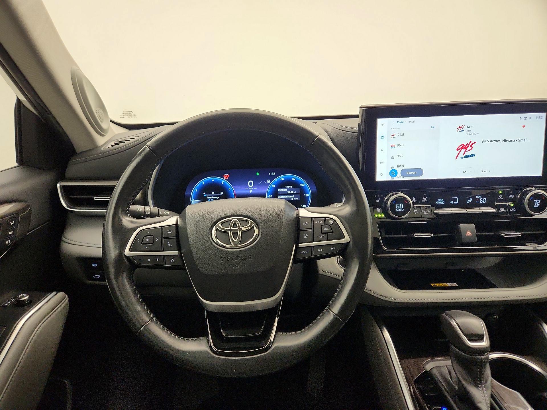 Thumbnail: 2023 Toyota Highlander - 10