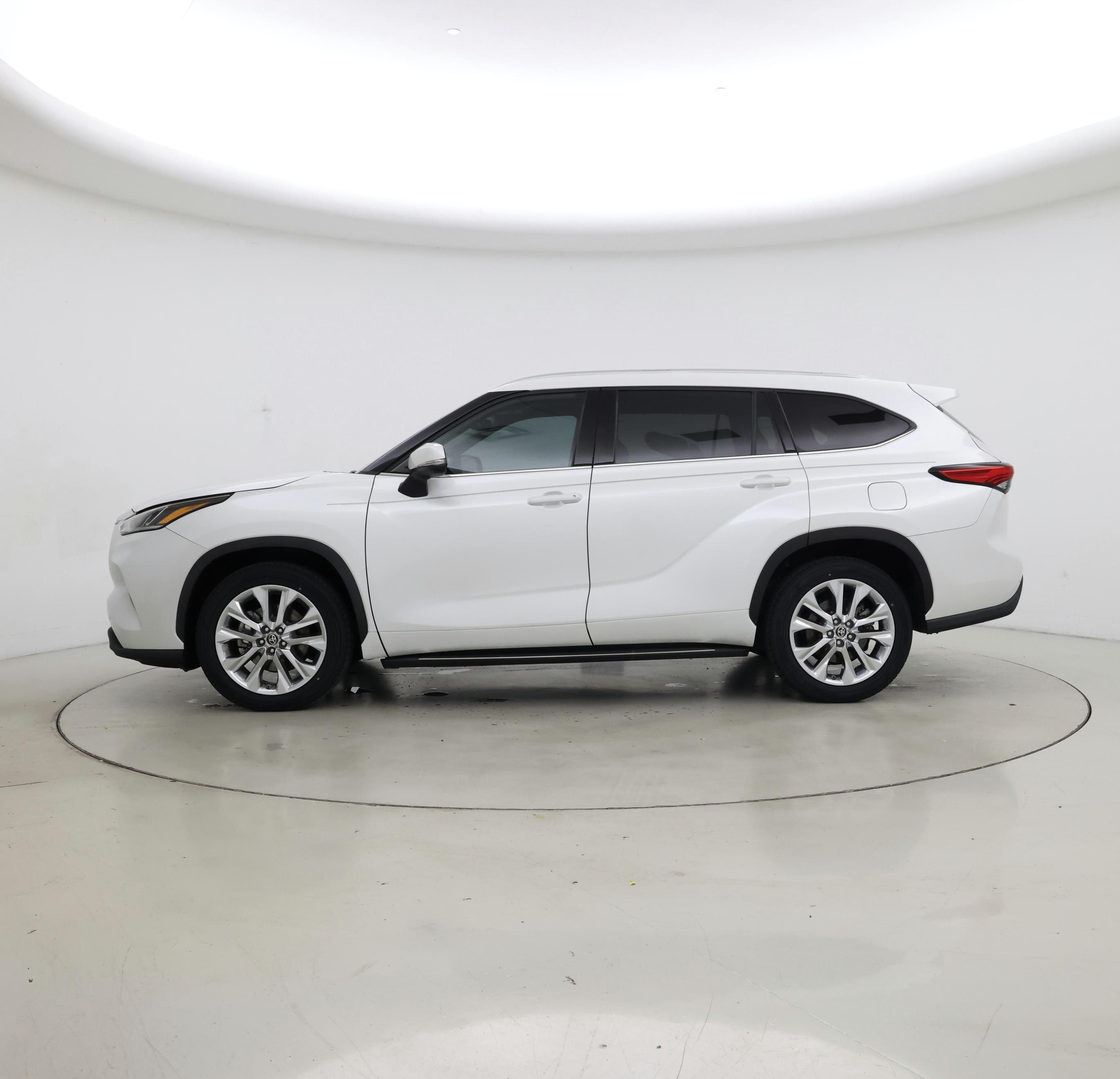 Thumbnail: 2023 Toyota Highlander - 3