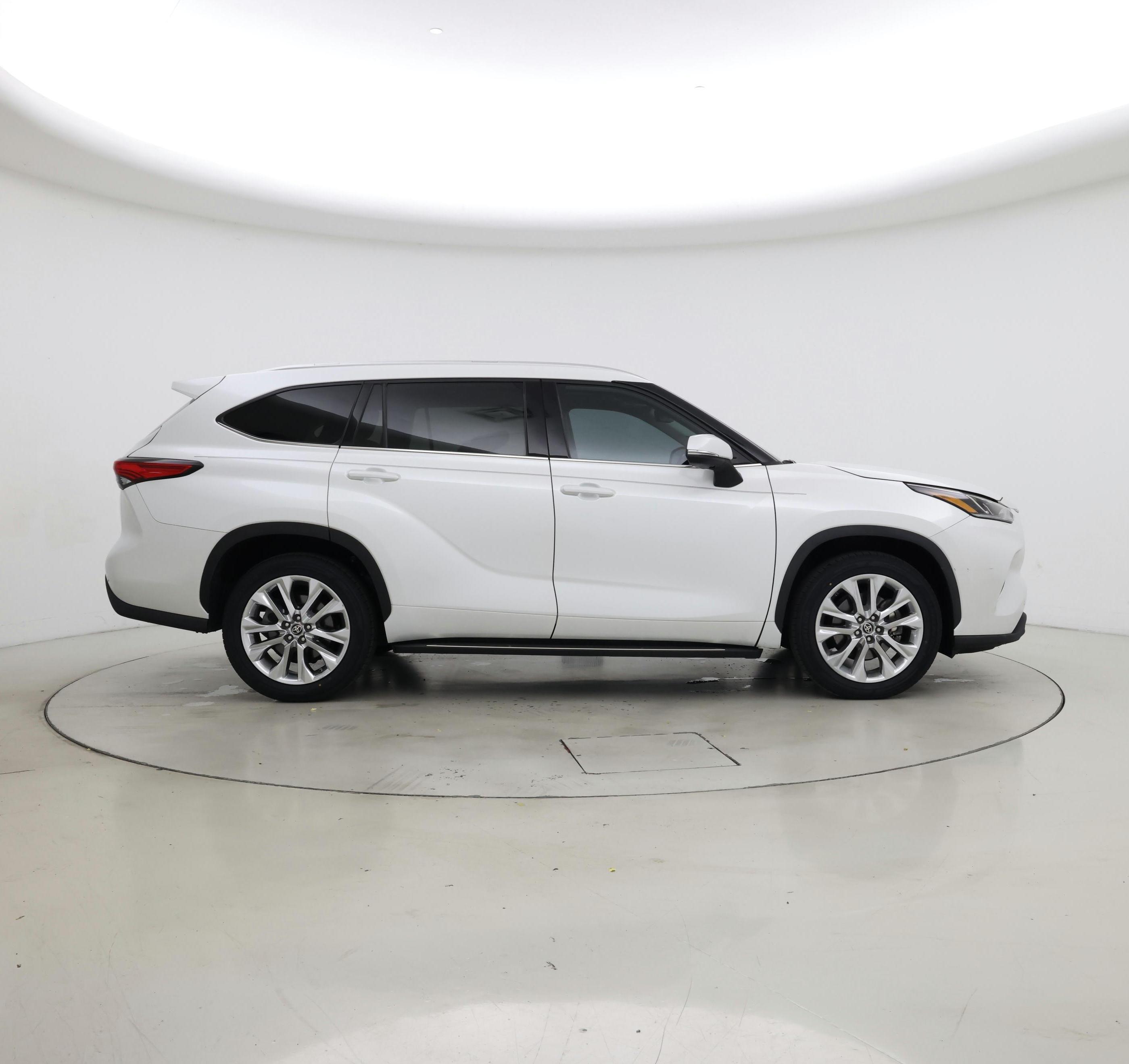 Thumbnail: 2023 Toyota Highlander - 7
