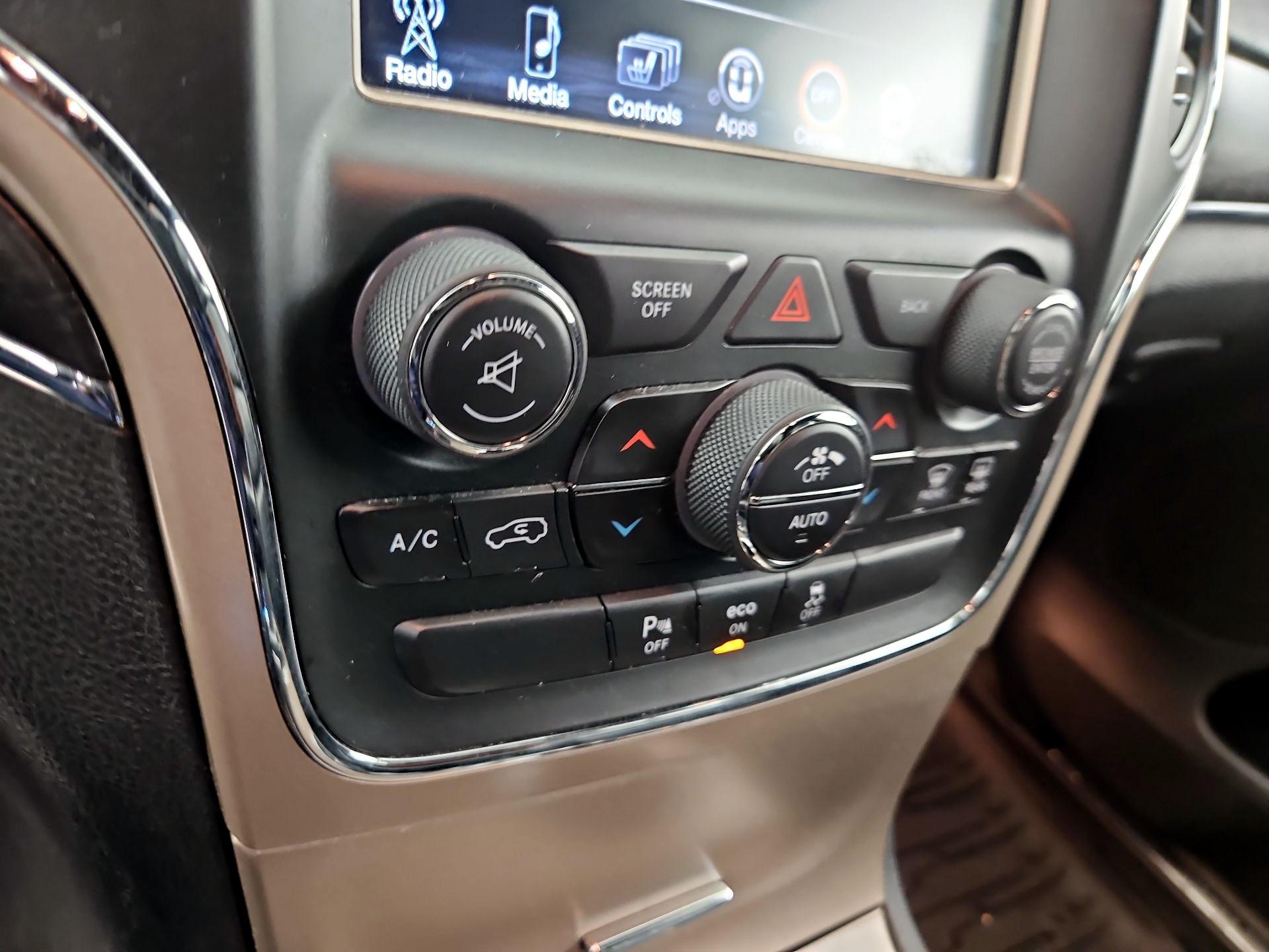 Thumbnail: 2014 Jeep Grand Cherokee - 17