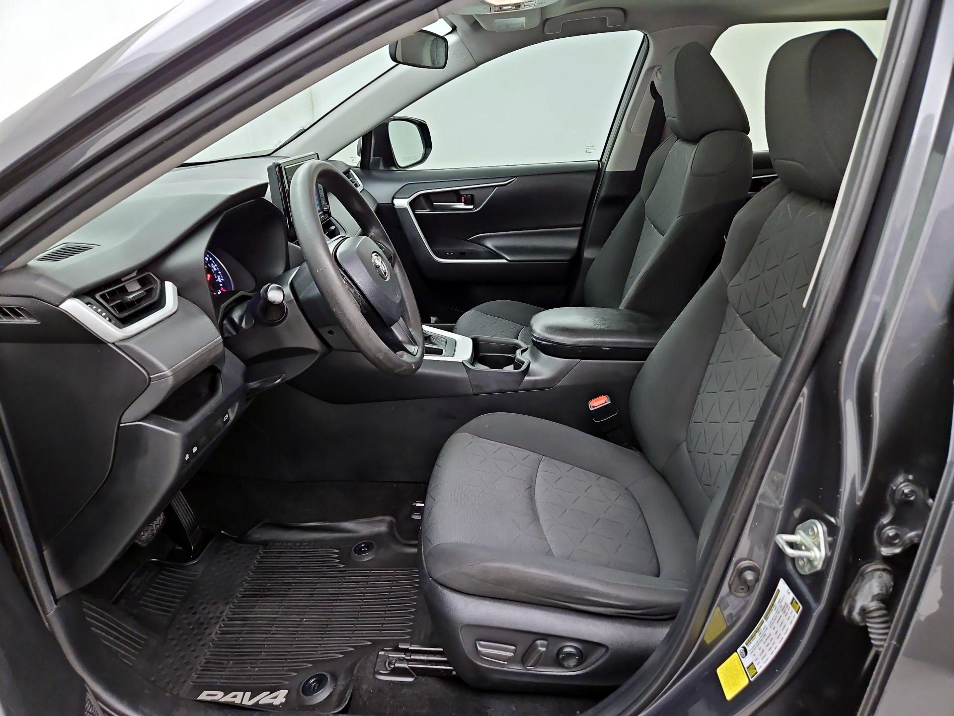 Thumbnail: 2020 Toyota RAV4 - 11