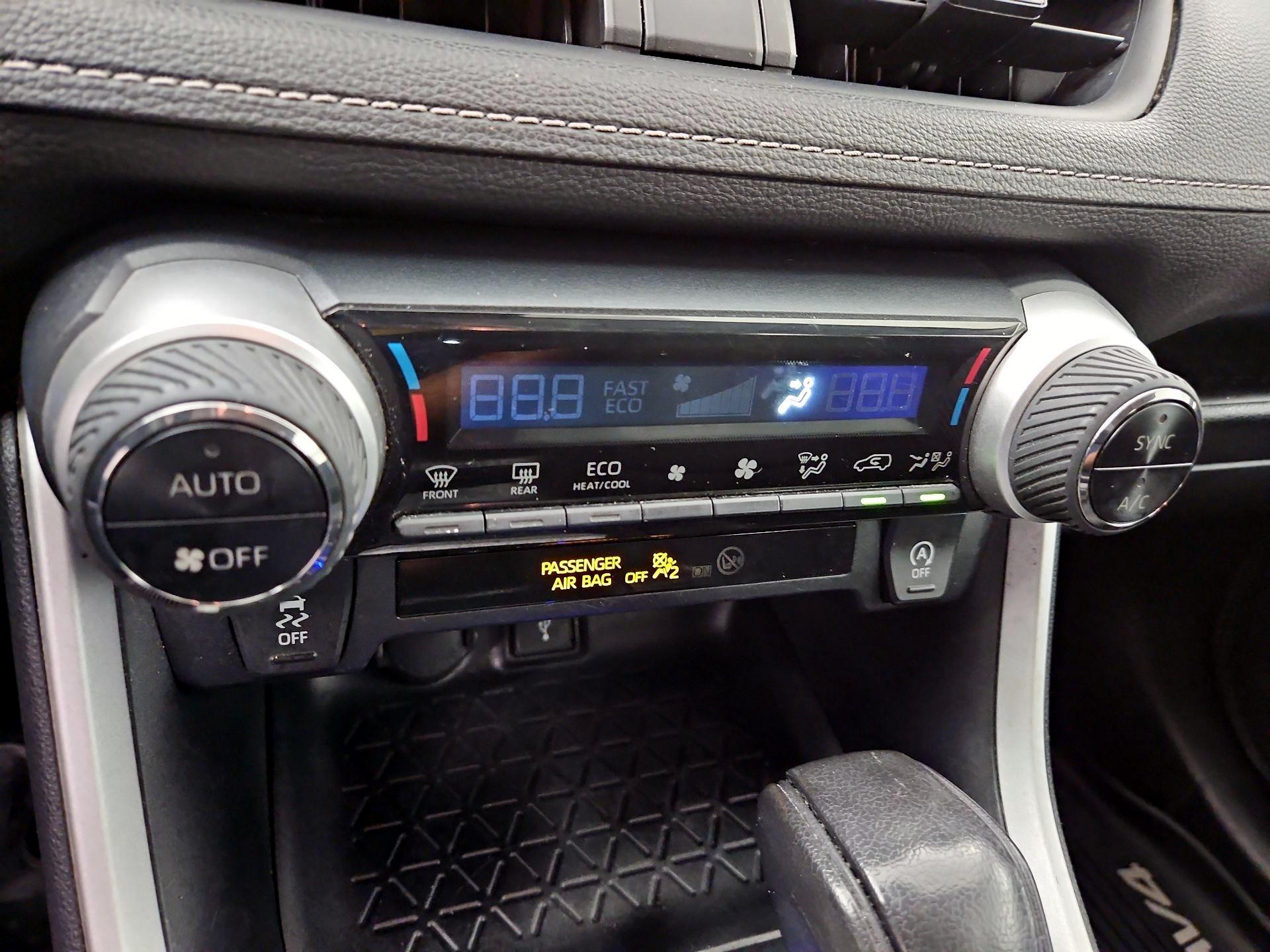 Thumbnail: 2020 Toyota RAV4 - 16