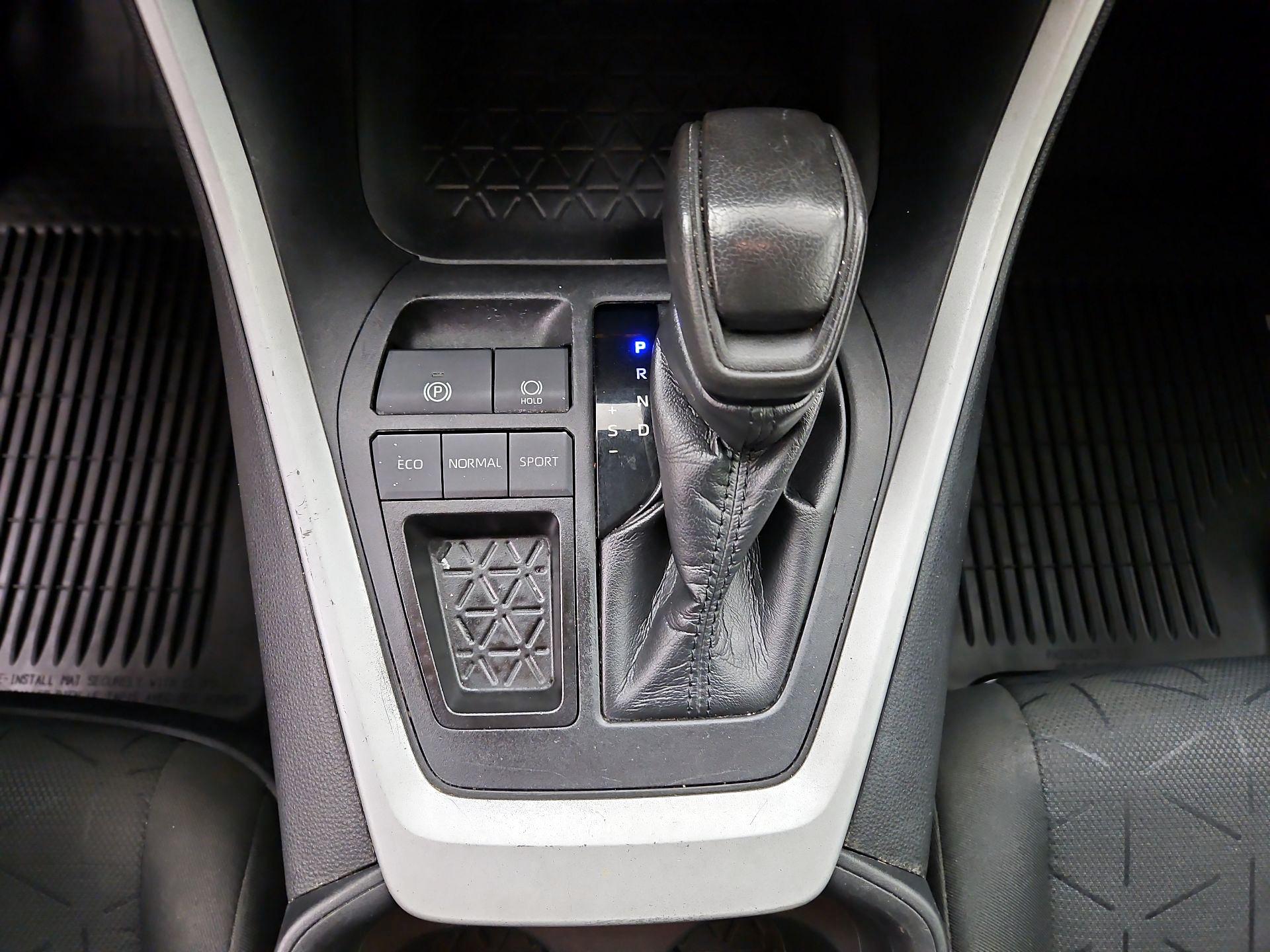 Thumbnail: 2020 Toyota RAV4 - 17