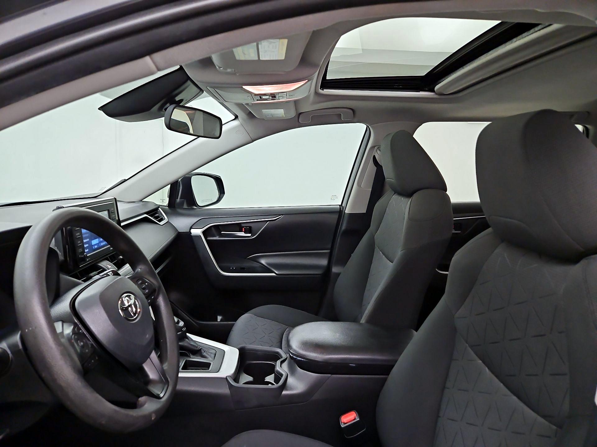 Thumbnail: 2020 Toyota RAV4 - 19