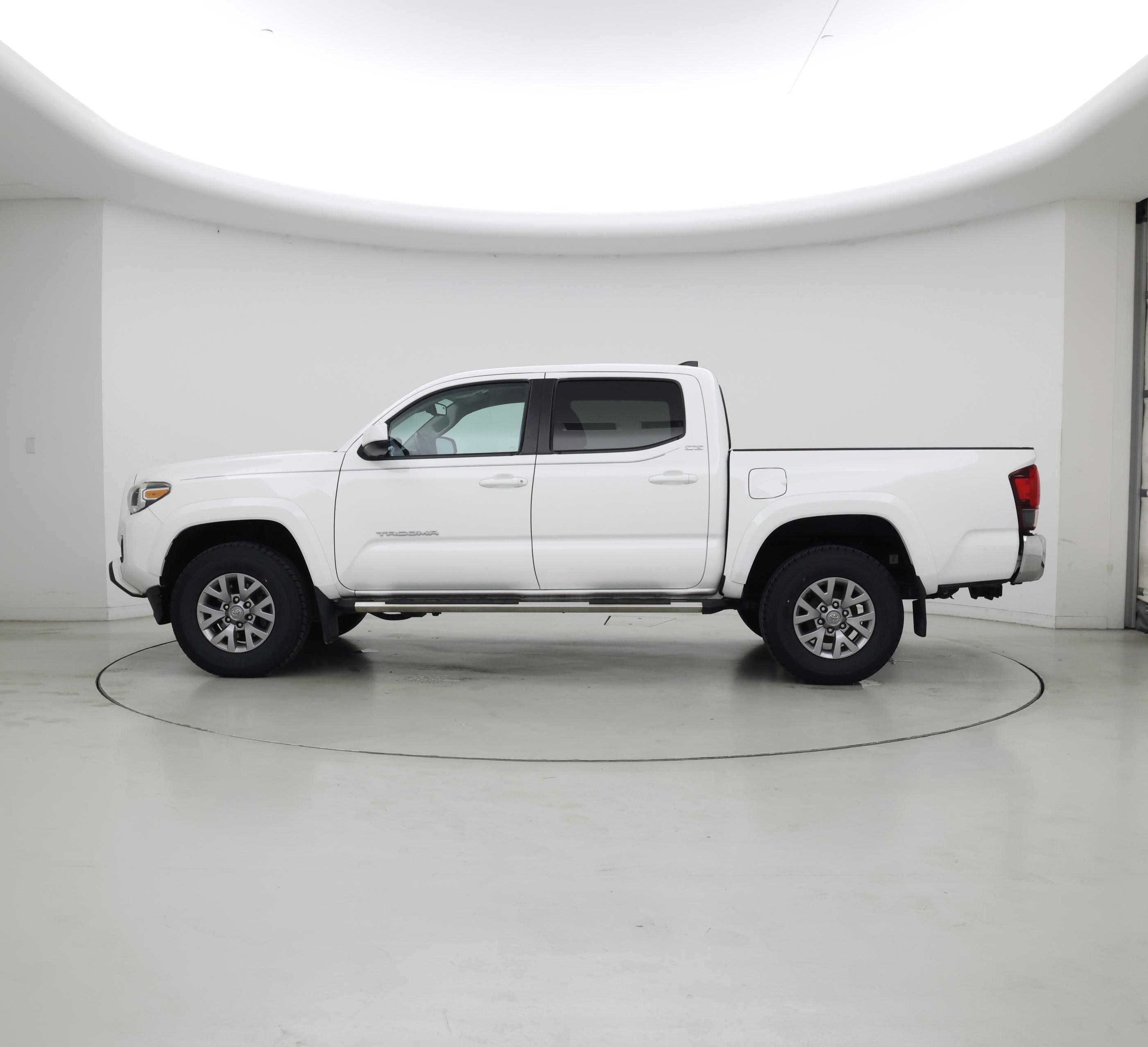 Thumbnail: 2018 Toyota Tacoma - 3
