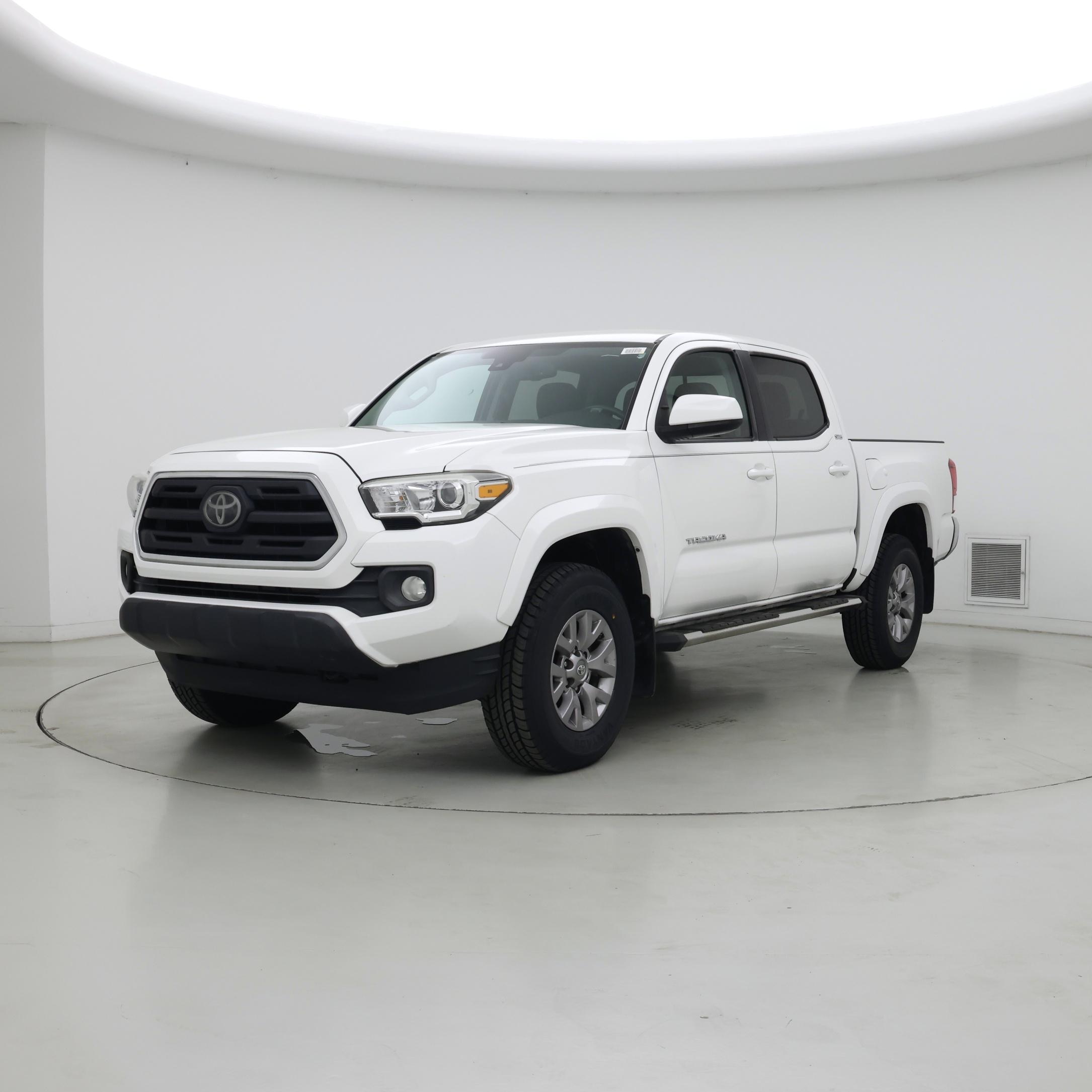 Thumbnail: 2018 Toyota Tacoma - 4