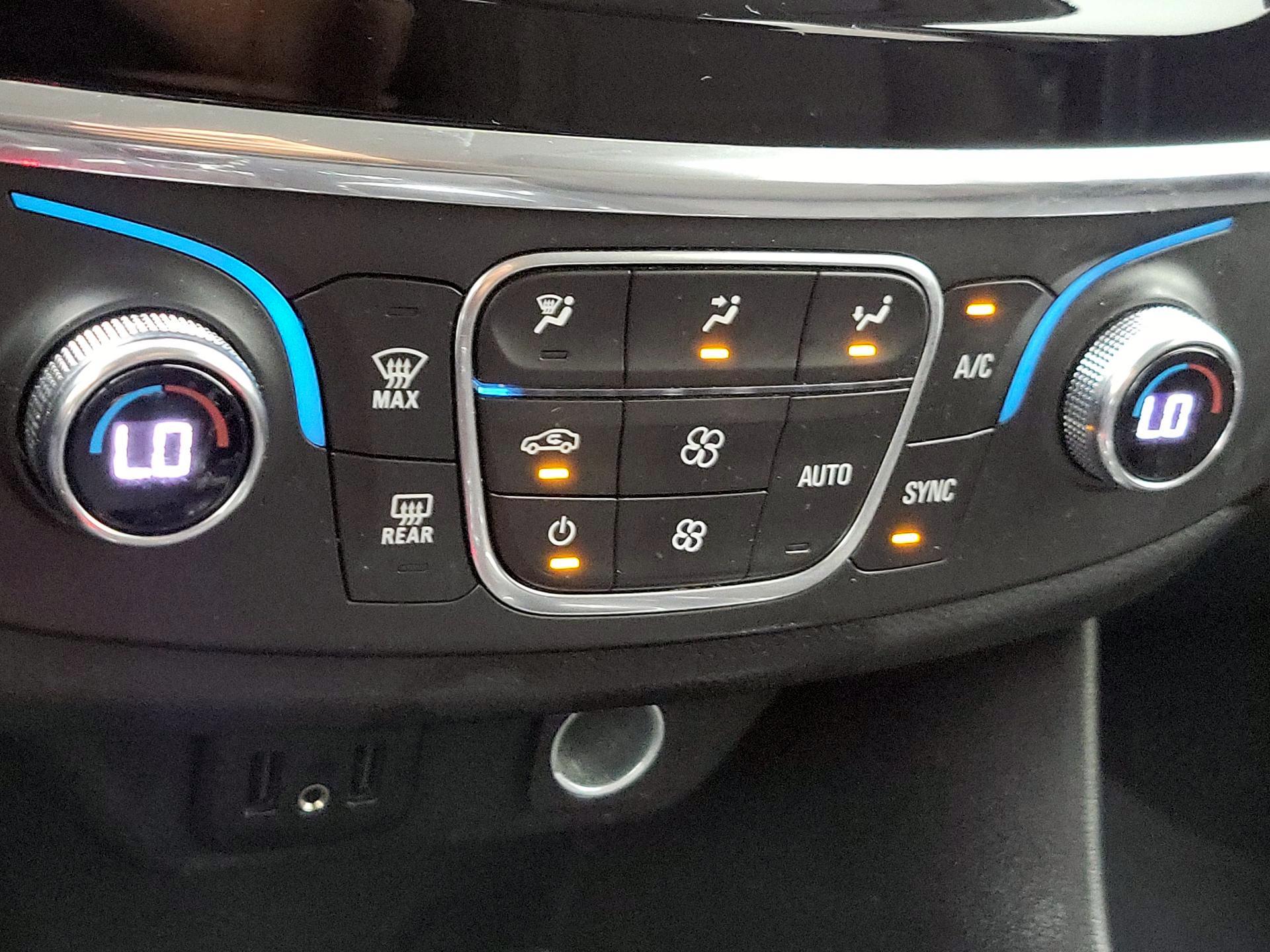 Thumbnail: 2020 Chevrolet Traverse - 16