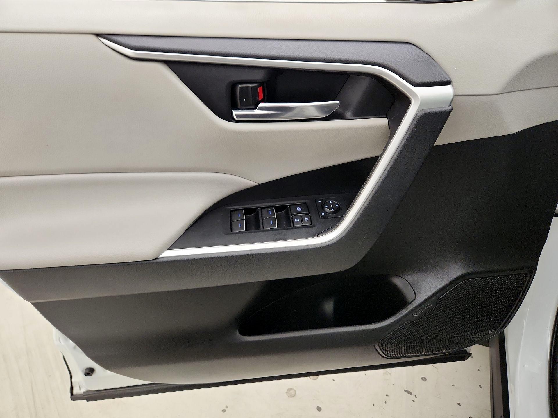 Thumbnail: 2022 Toyota RAV4 - 12