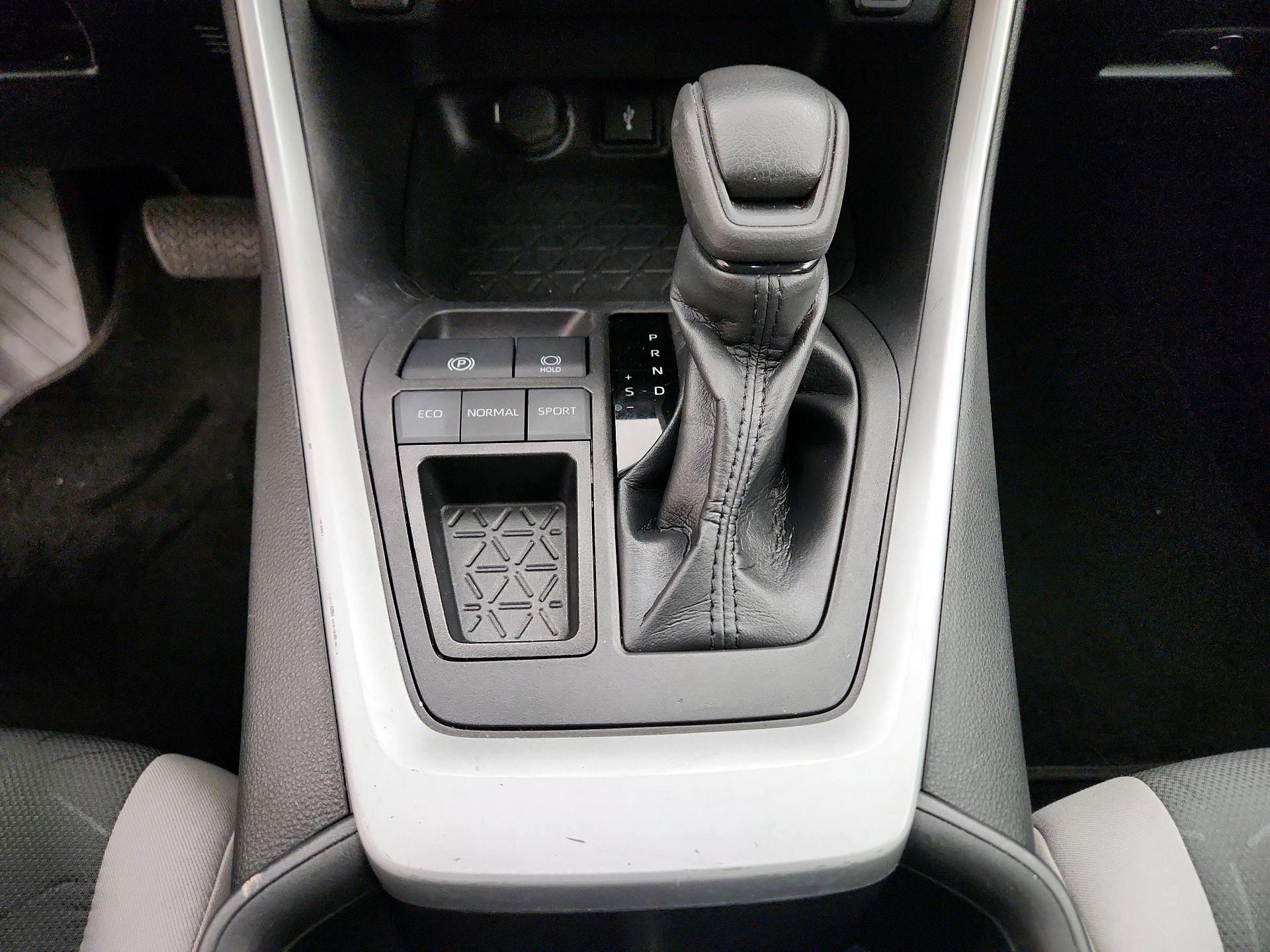 Thumbnail: 2022 Toyota RAV4 - 17