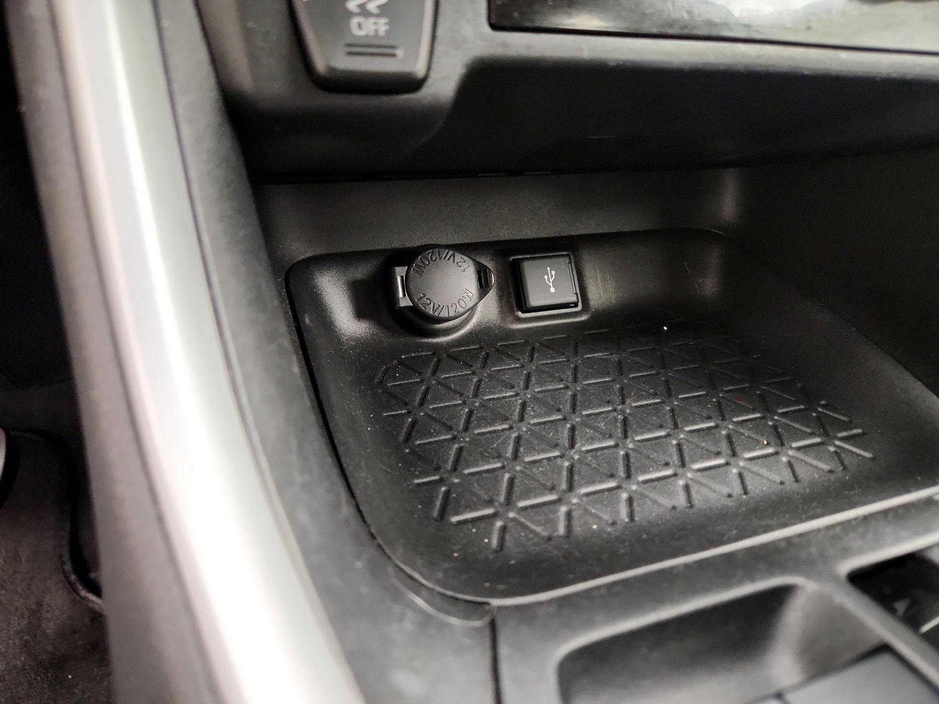 Thumbnail: 2022 Toyota RAV4 - 18