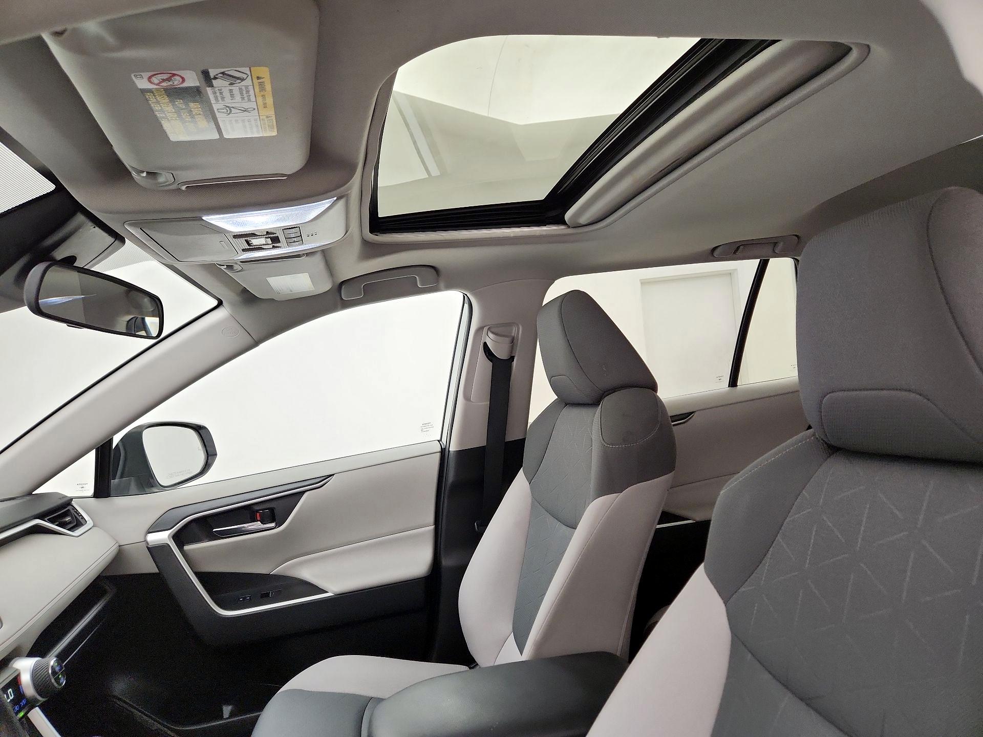 Thumbnail: 2022 Toyota RAV4 - 19