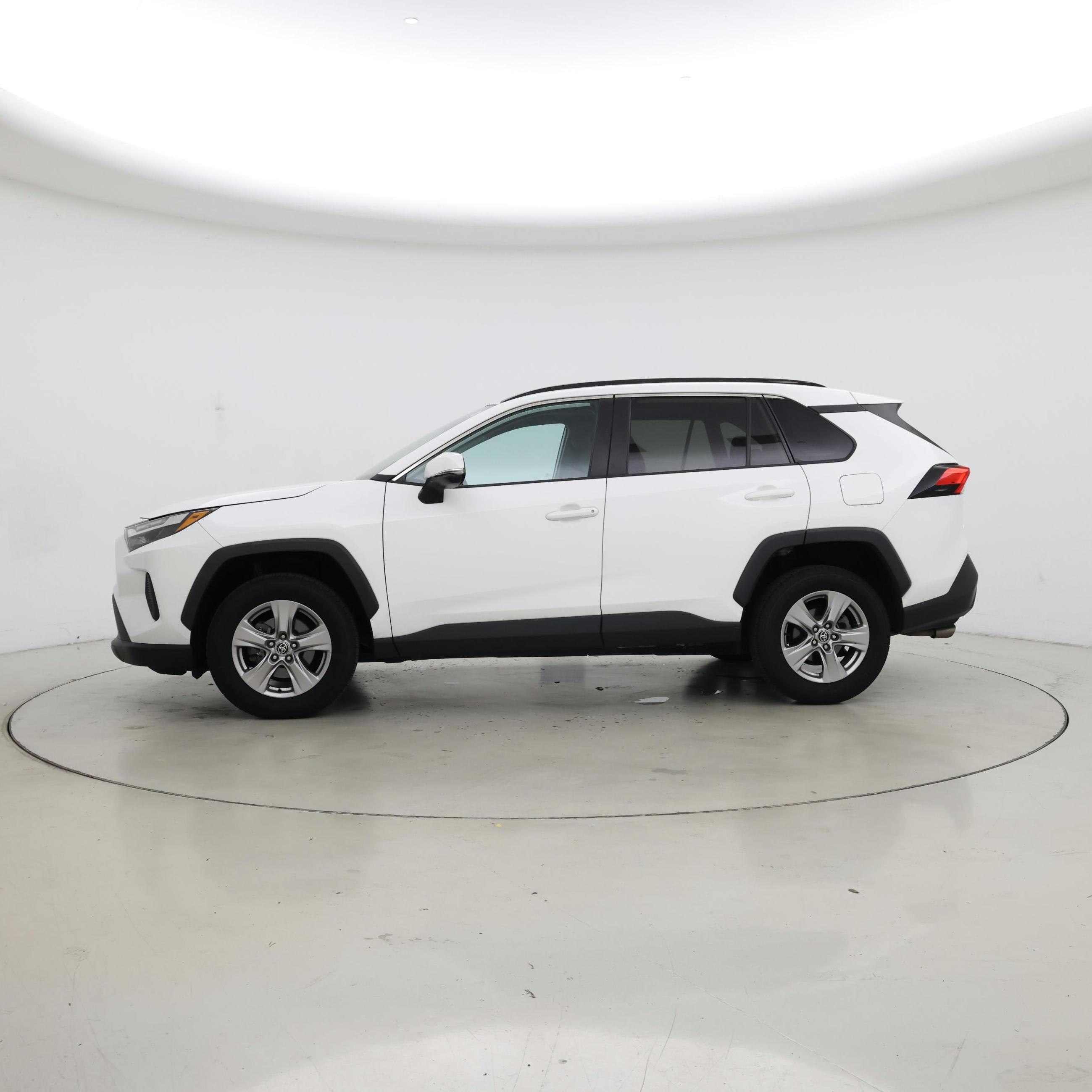 Thumbnail: 2022 Toyota RAV4 - 3