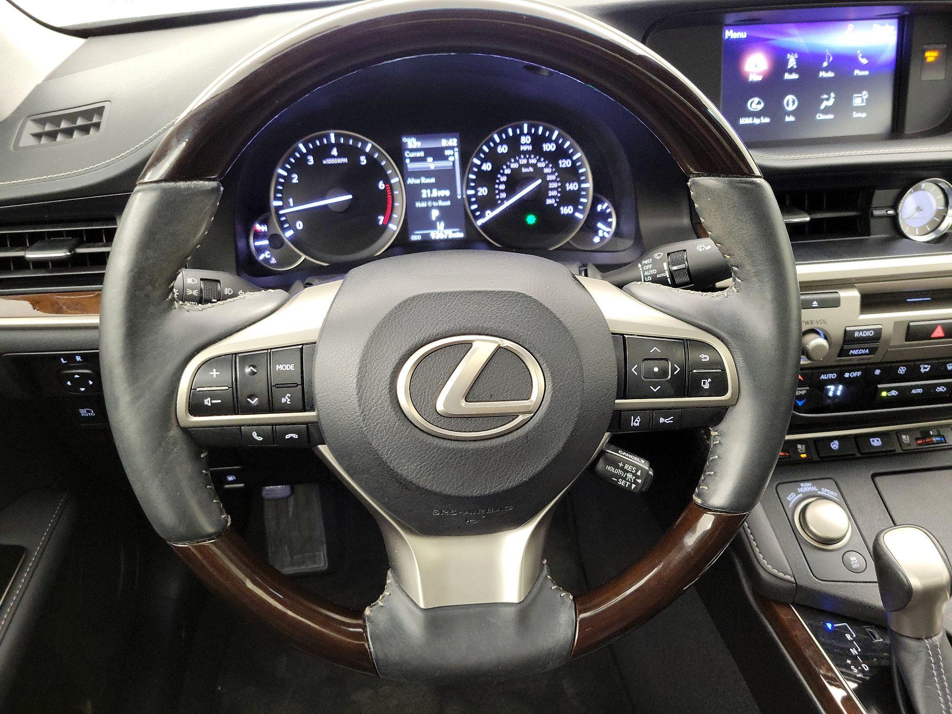 Thumbnail: 2017 Lexus ES - 10