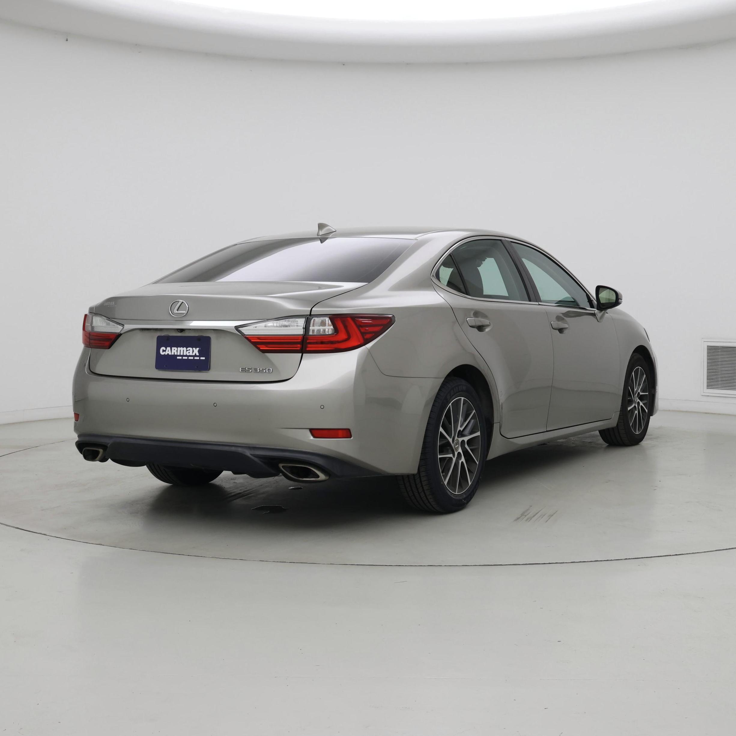 Thumbnail: 2017 Lexus ES - 8