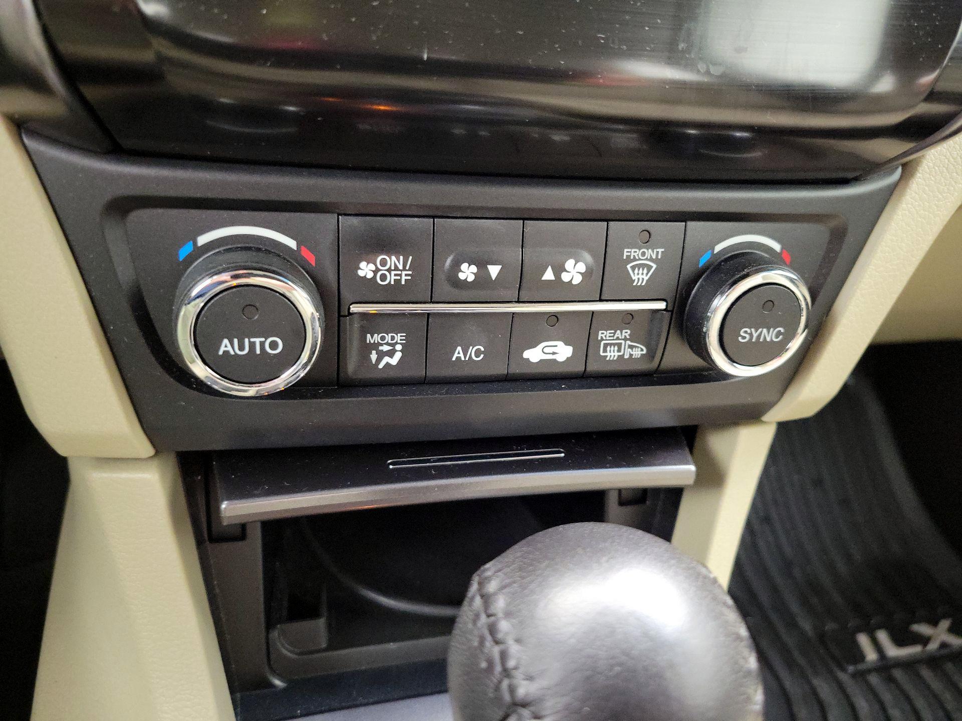 Thumbnail: 2015 Acura ILX - 15