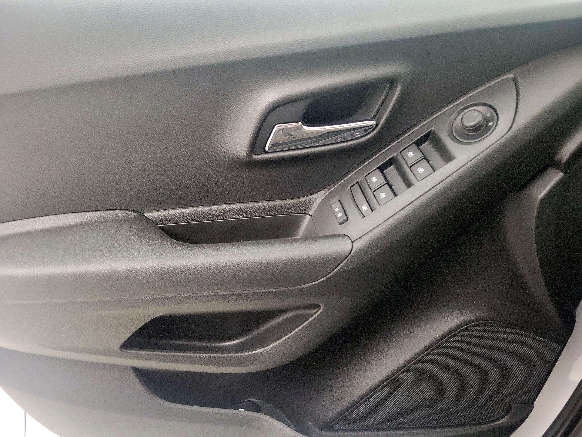 Thumbnail: 2019 Chevrolet Trax - 12