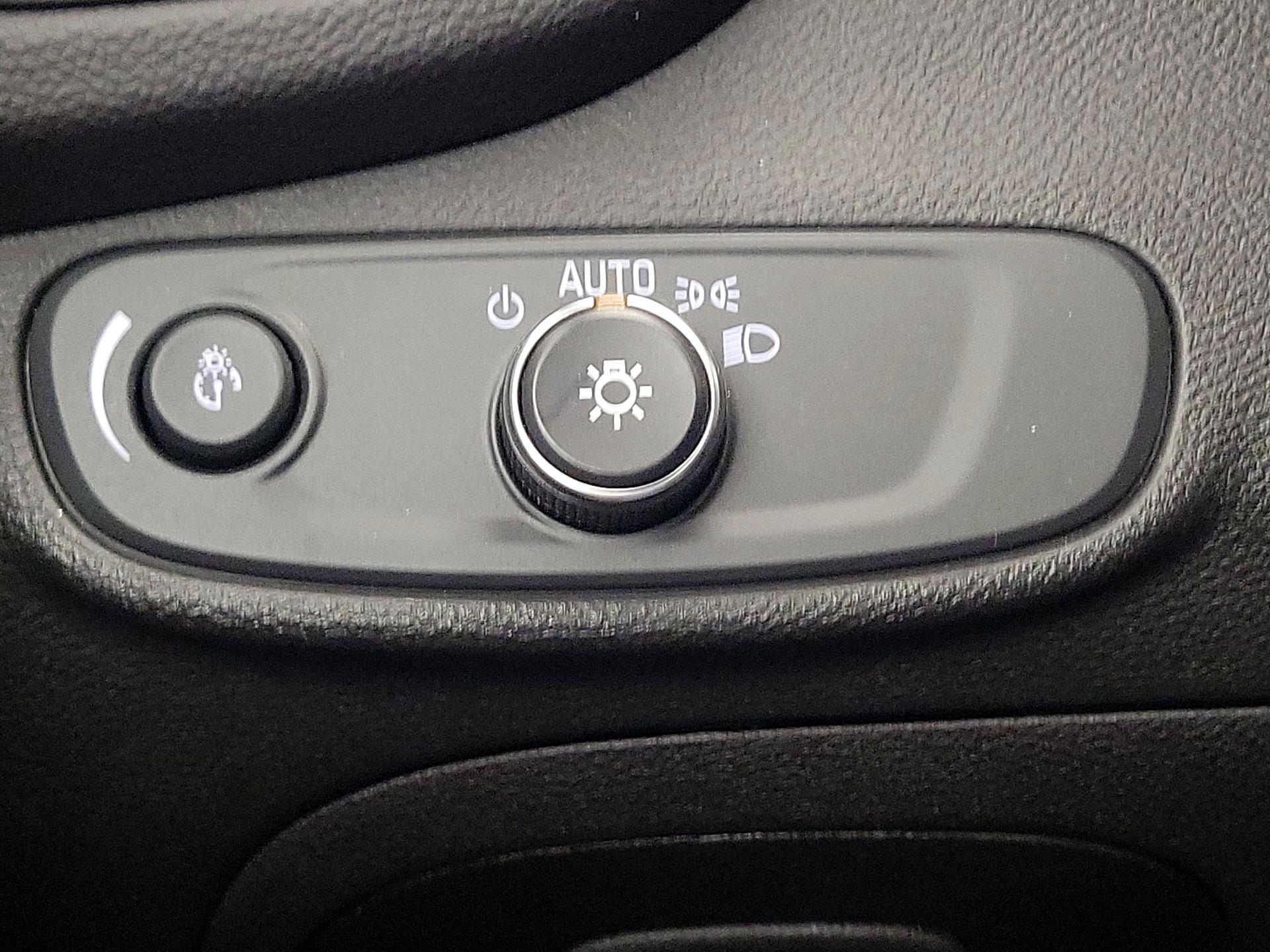 Thumbnail: 2019 Chevrolet Trax - 13