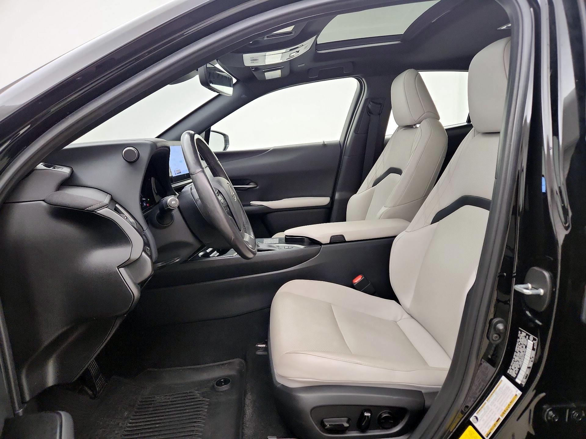 Thumbnail: 2023 Lexus UX - 11