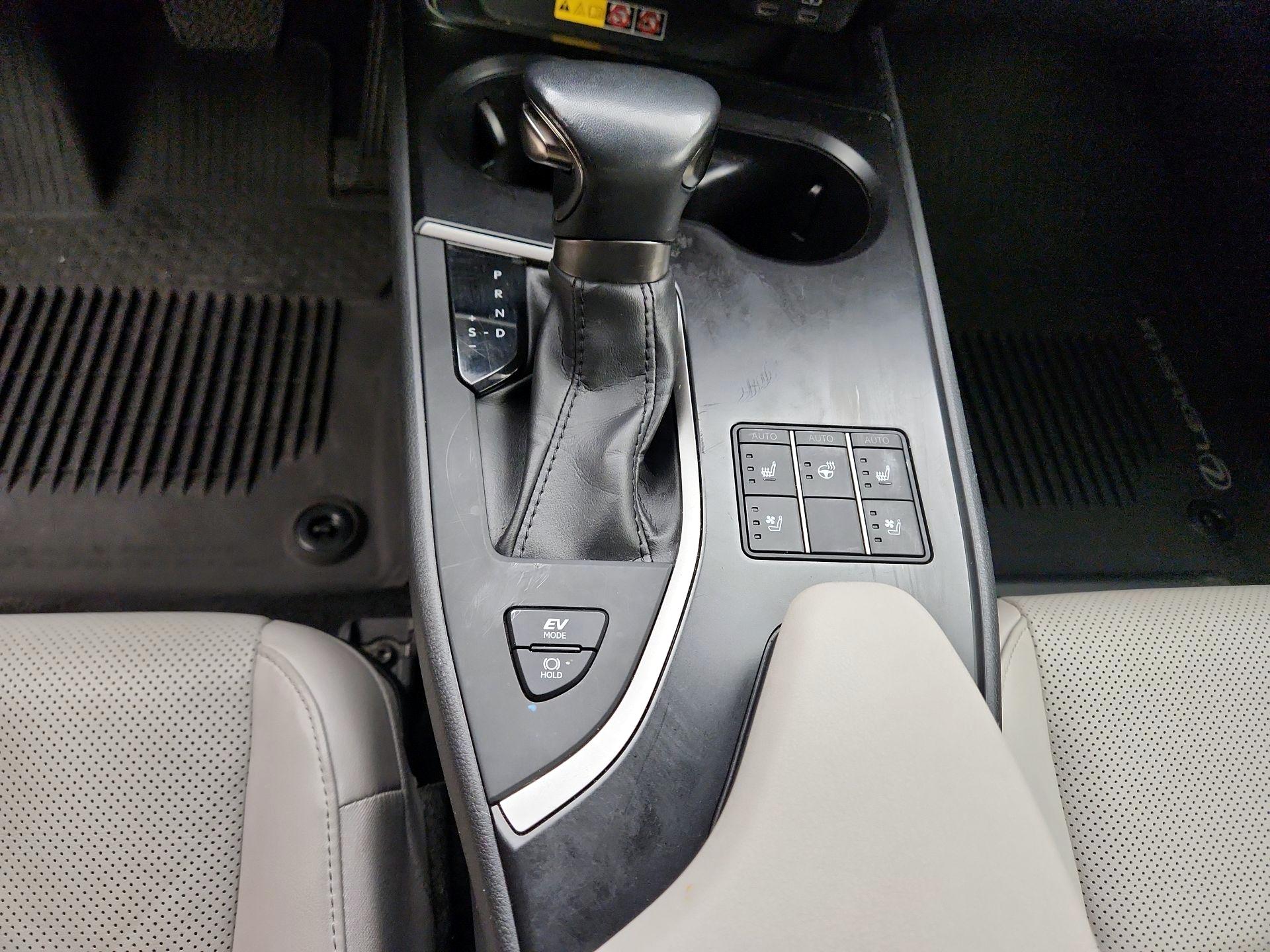 Thumbnail: 2023 Lexus UX - 17