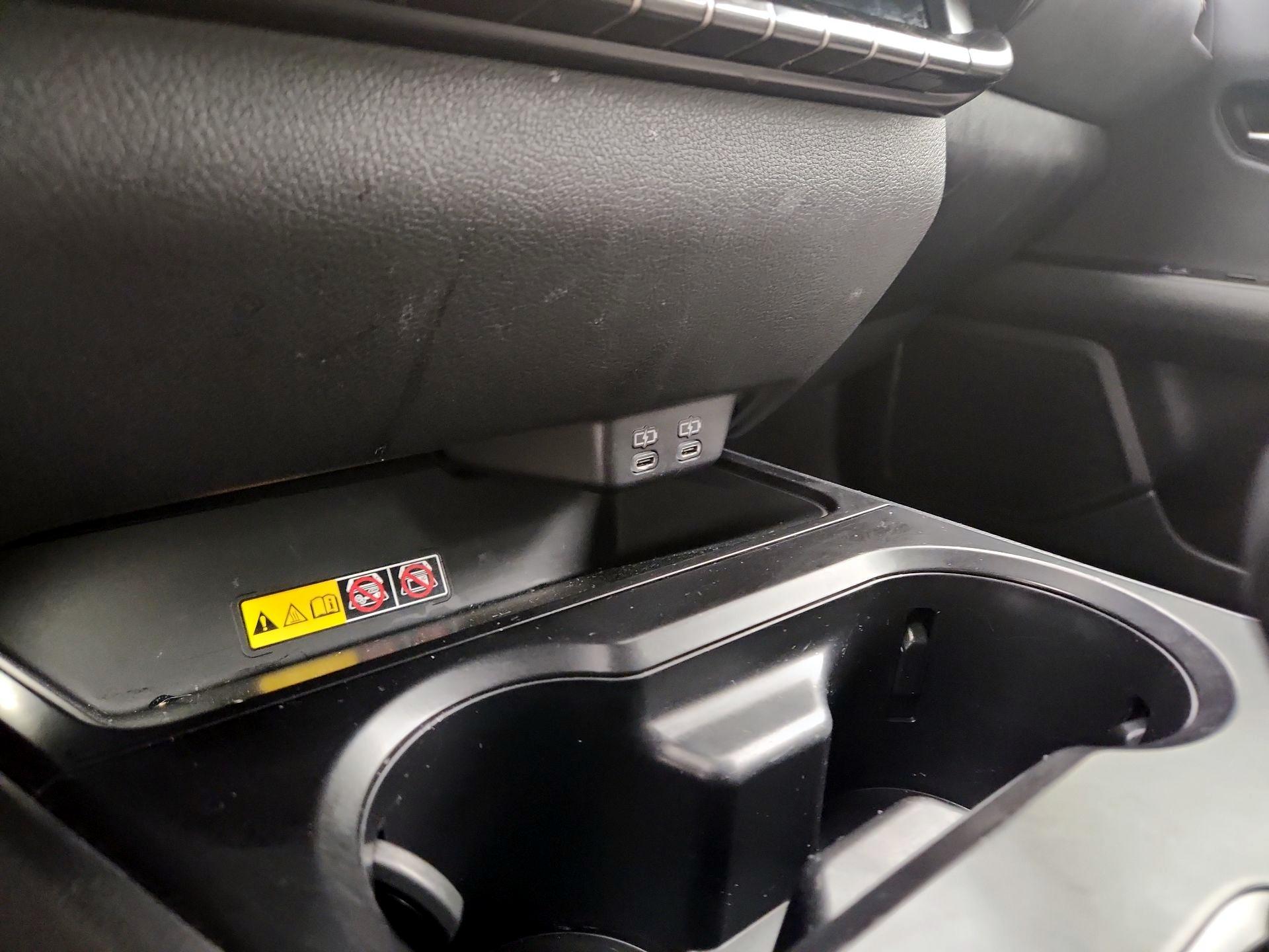 Thumbnail: 2023 Lexus UX - 18