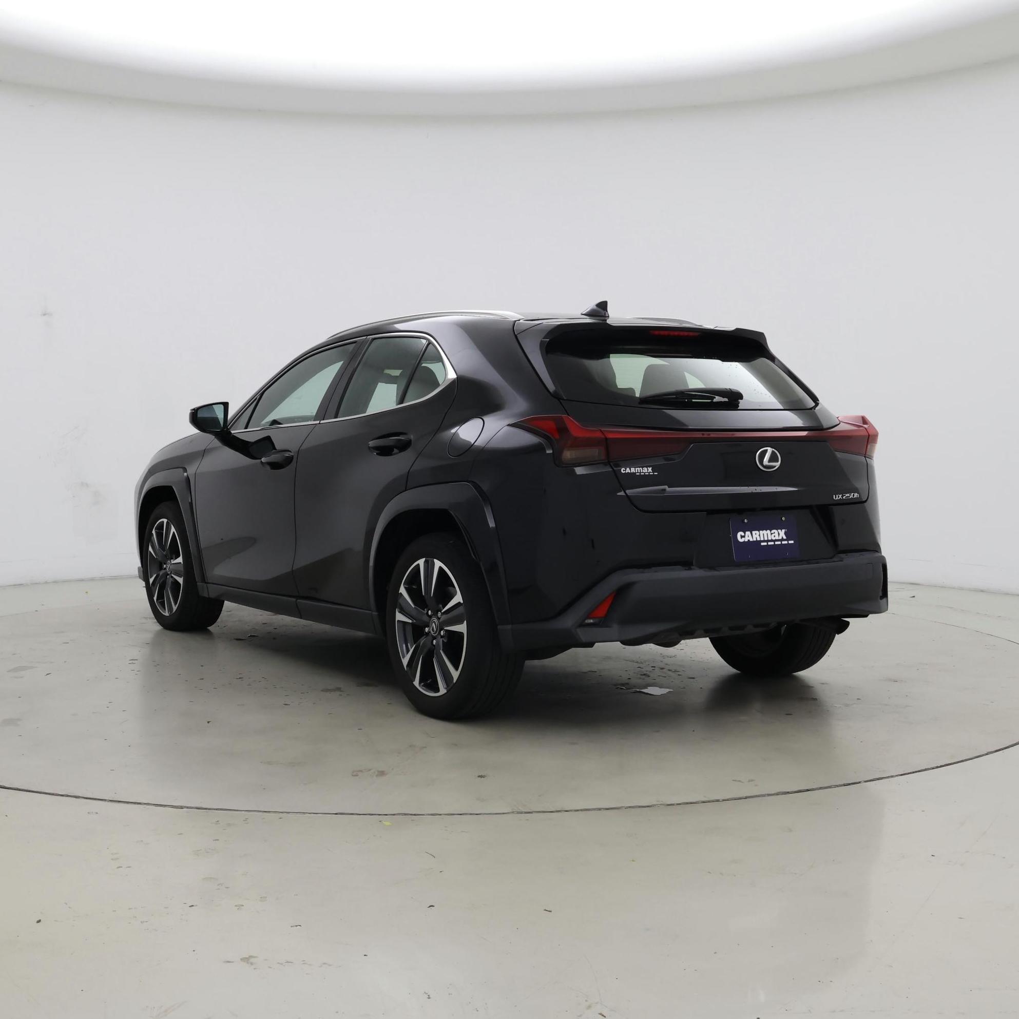Thumbnail: 2023 Lexus UX - 2