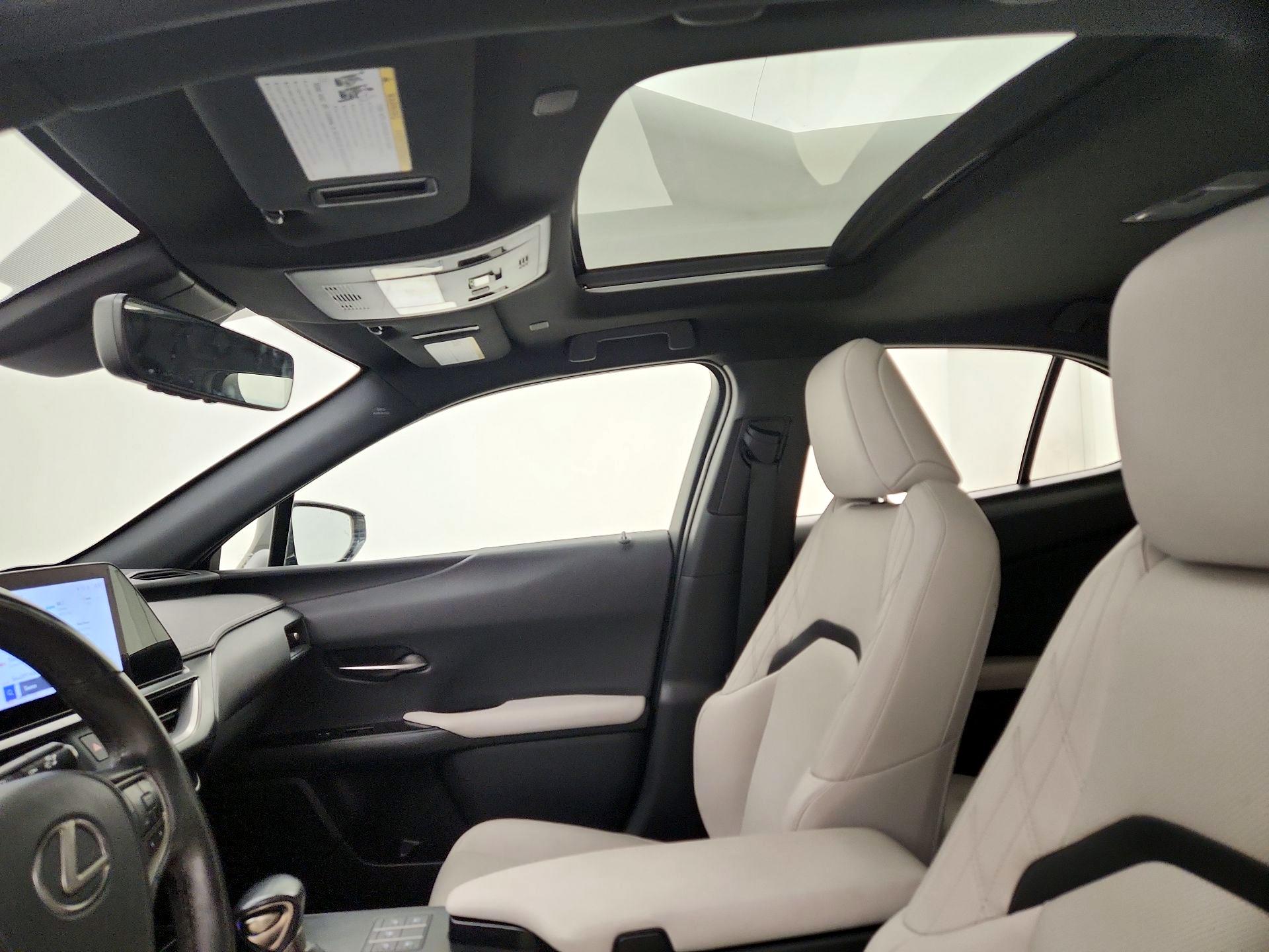 Thumbnail: 2023 Lexus UX - 19