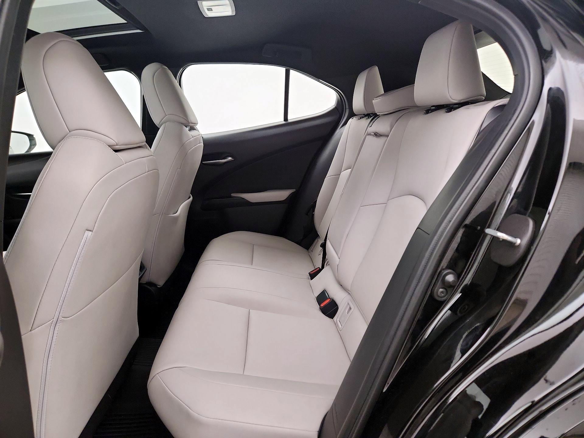 Thumbnail: 2023 Lexus UX - 20