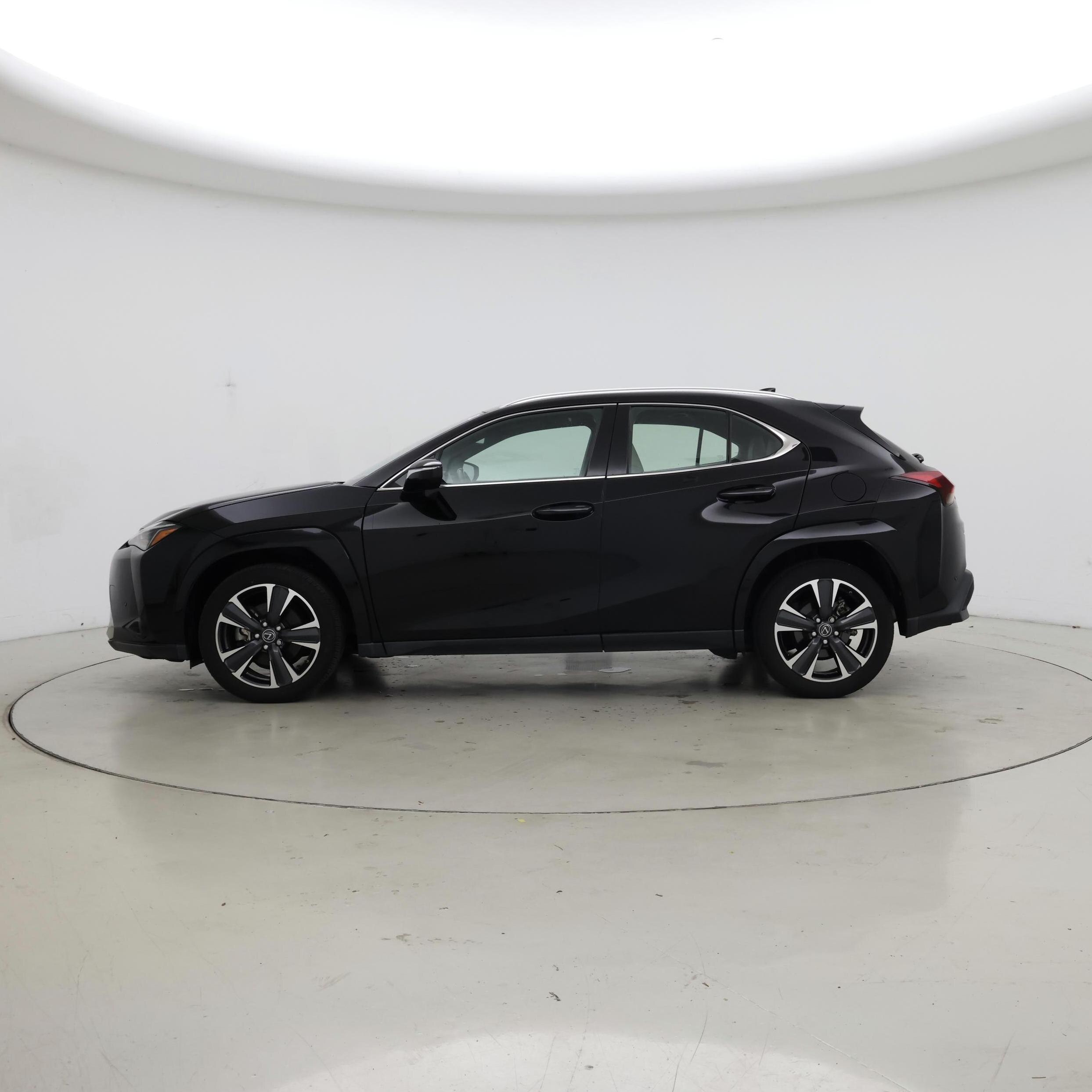 Thumbnail: 2023 Lexus UX - 3