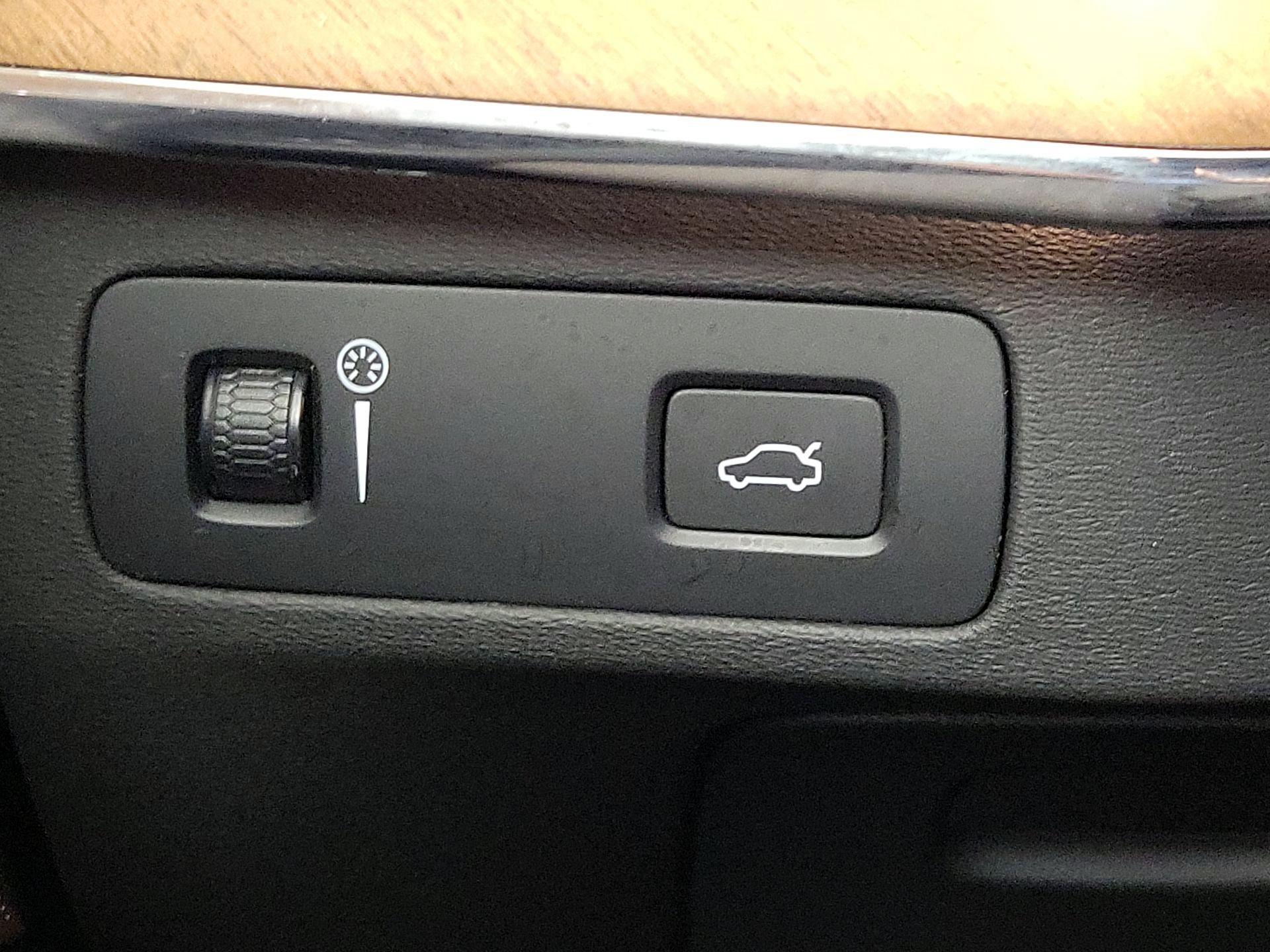 Thumbnail: 2018 Volvo XC90 - 13