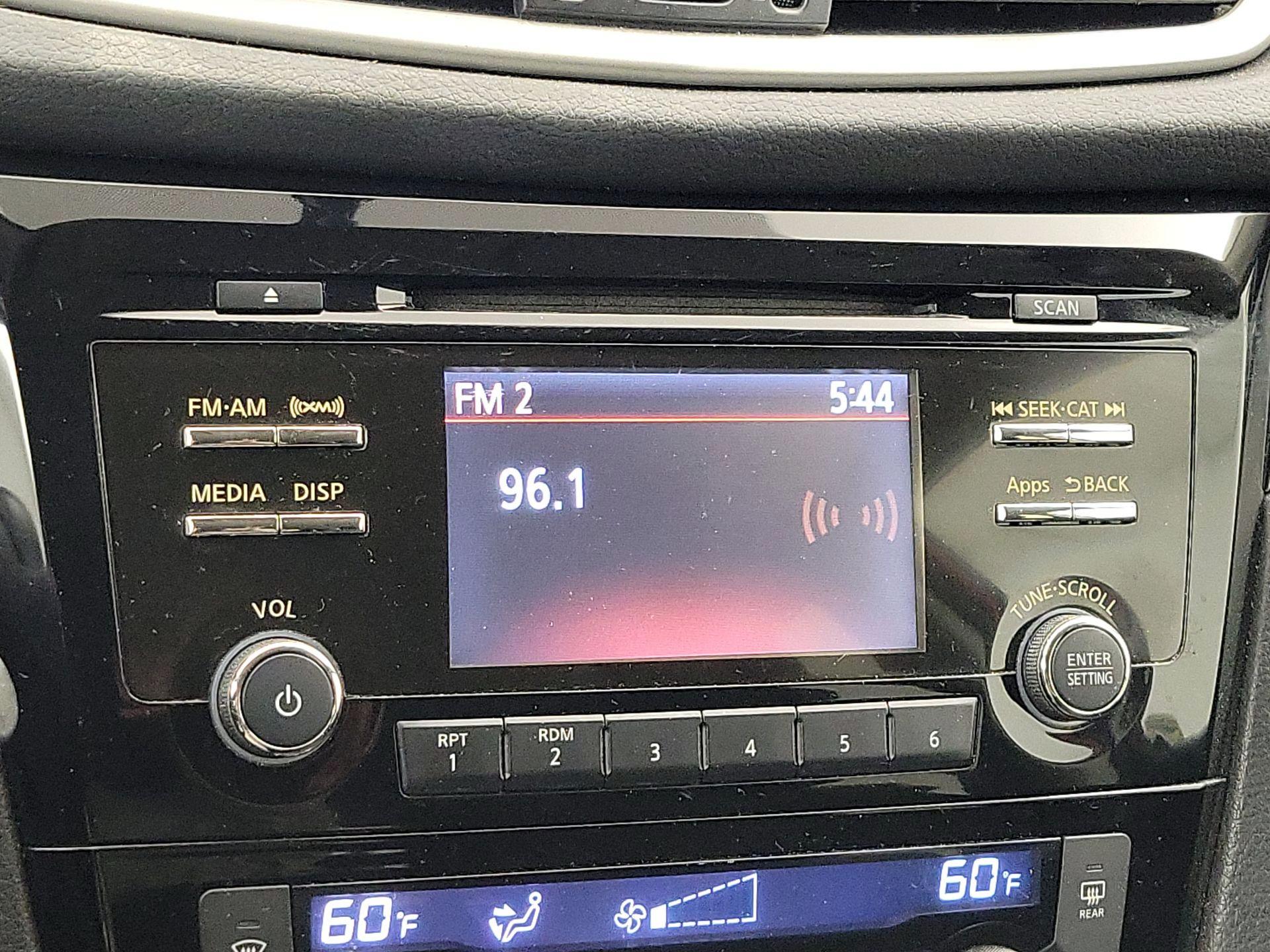 Thumbnail: 2015 Nissan Rogue - 15