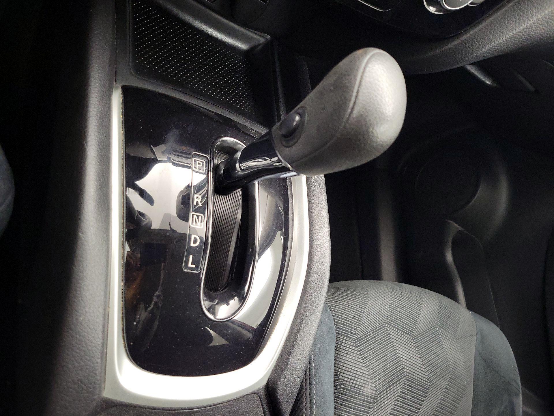 Thumbnail: 2015 Nissan Rogue - 17