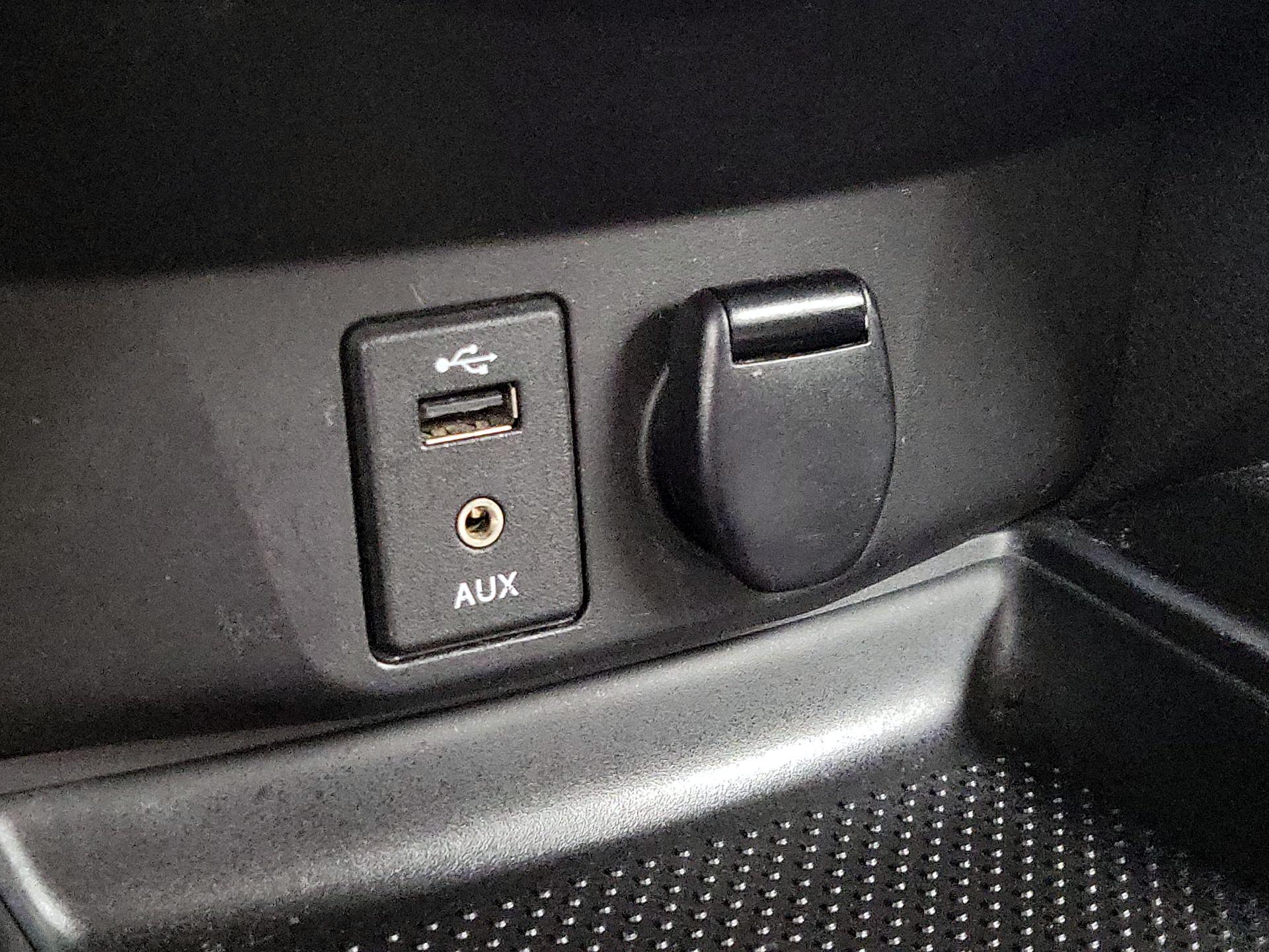 Thumbnail: 2015 Nissan Rogue - 18