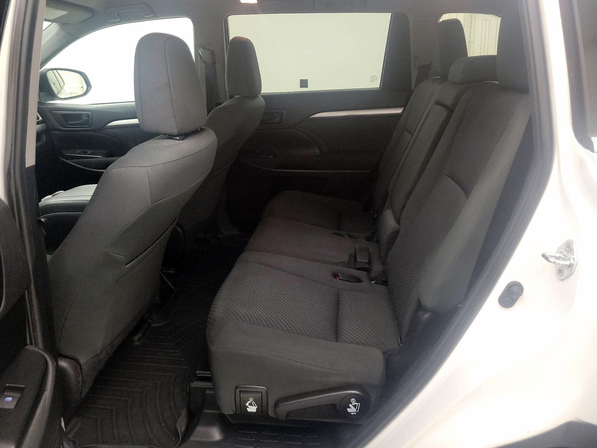 Thumbnail: 2019 Toyota Highlander - 19