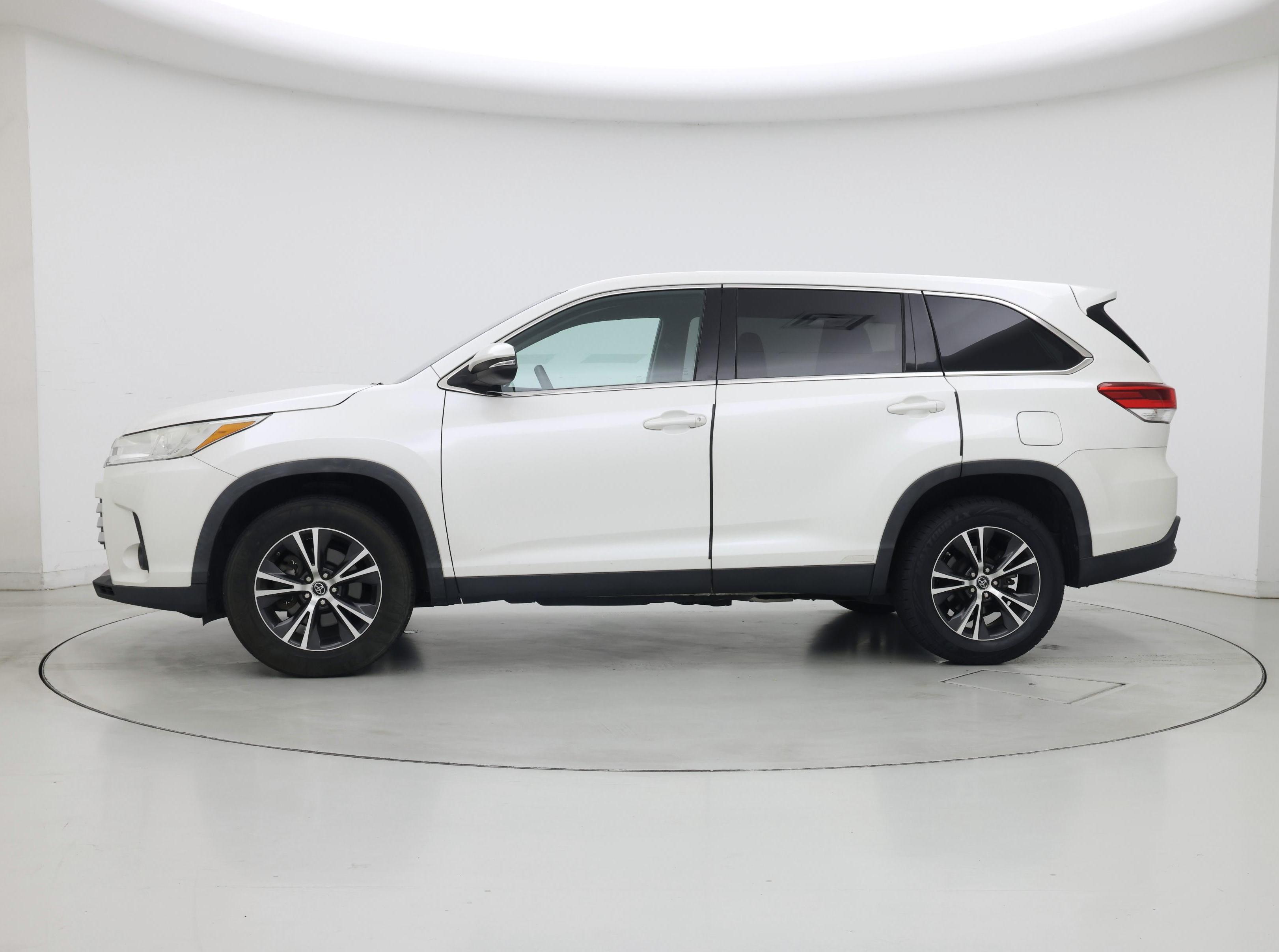 Thumbnail: 2019 Toyota Highlander - 3