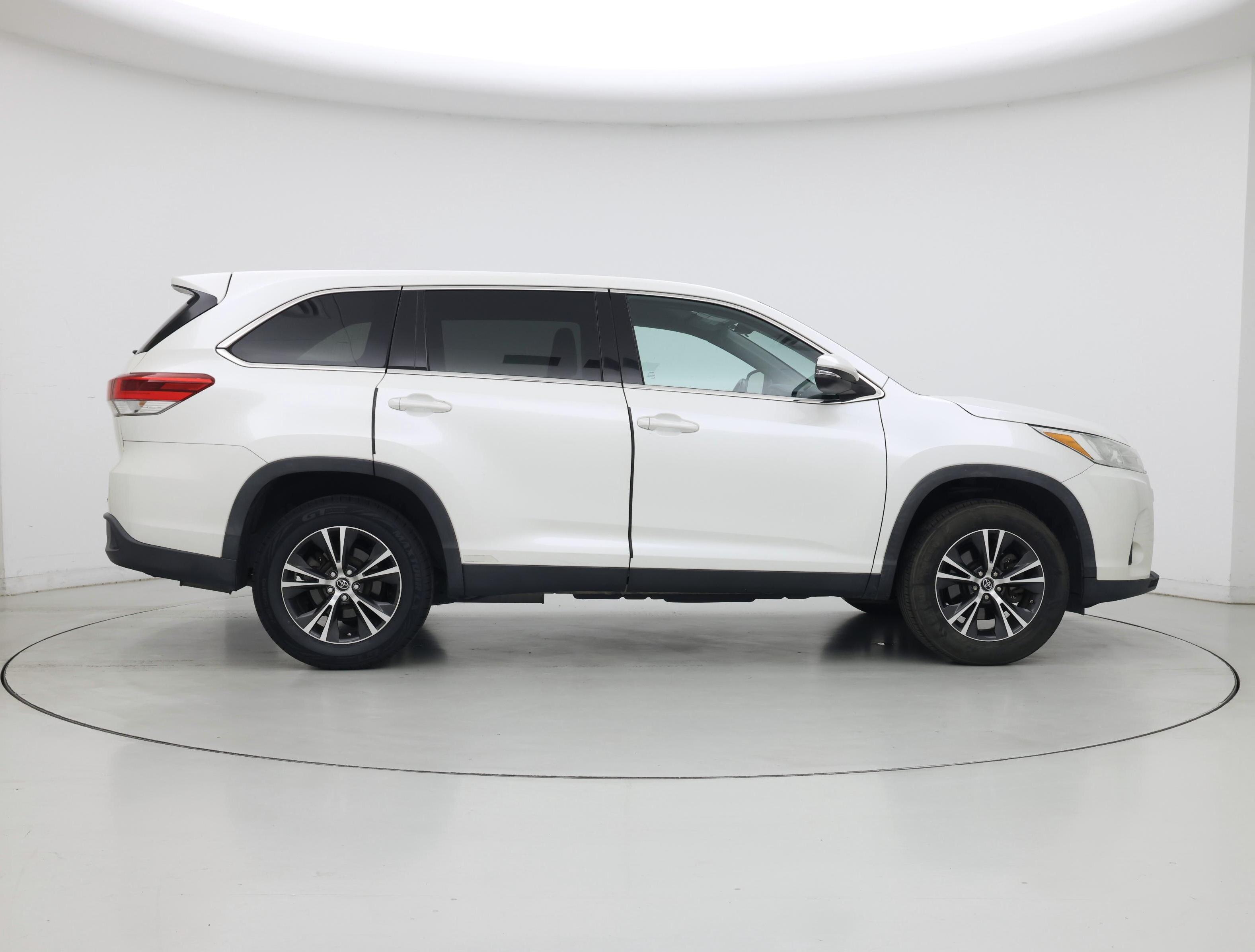 Thumbnail: 2019 Toyota Highlander - 7