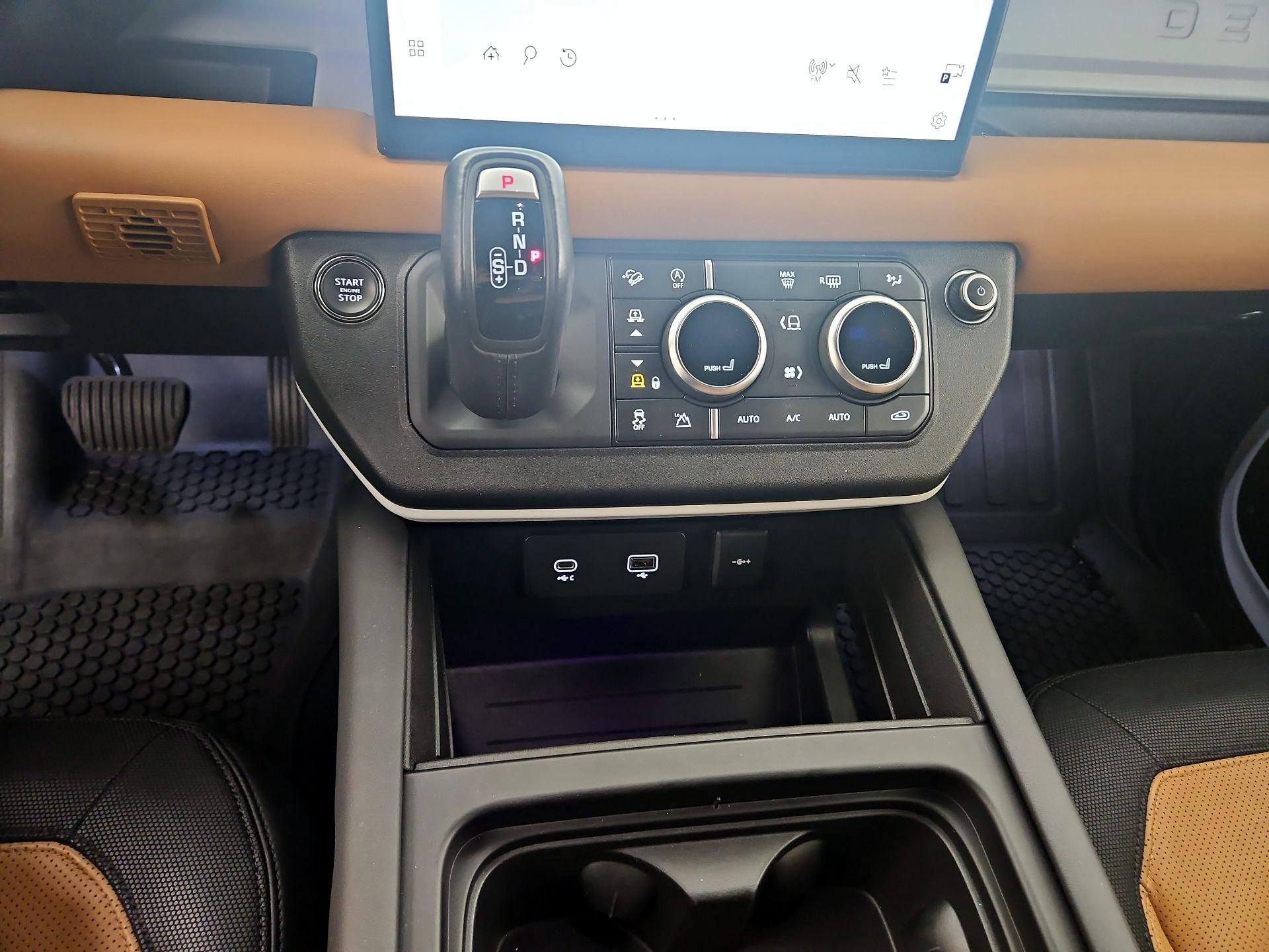 Thumbnail: 2023 Land Rover Defender - 18