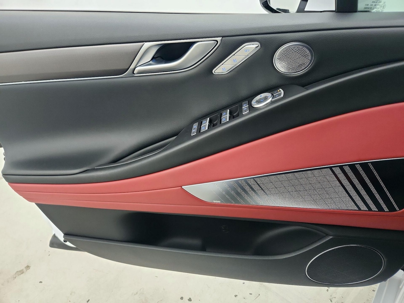 2024 GENESIS G80 Base - Photo 13