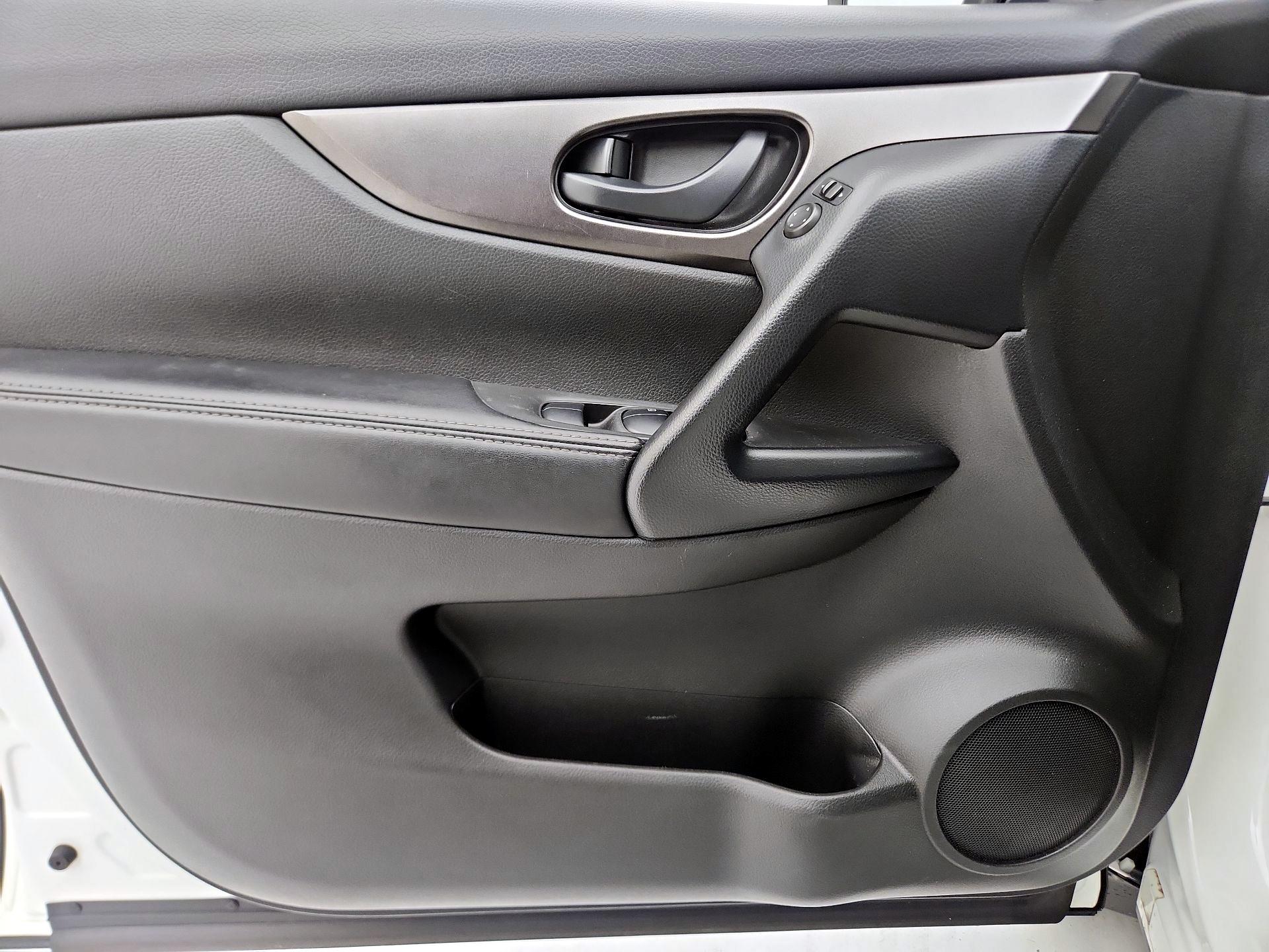 Thumbnail: 2020 Nissan Rogue Sport - 12