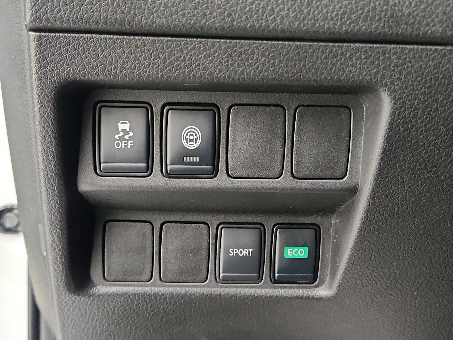 Thumbnail: 2020 Nissan Rogue Sport - 13