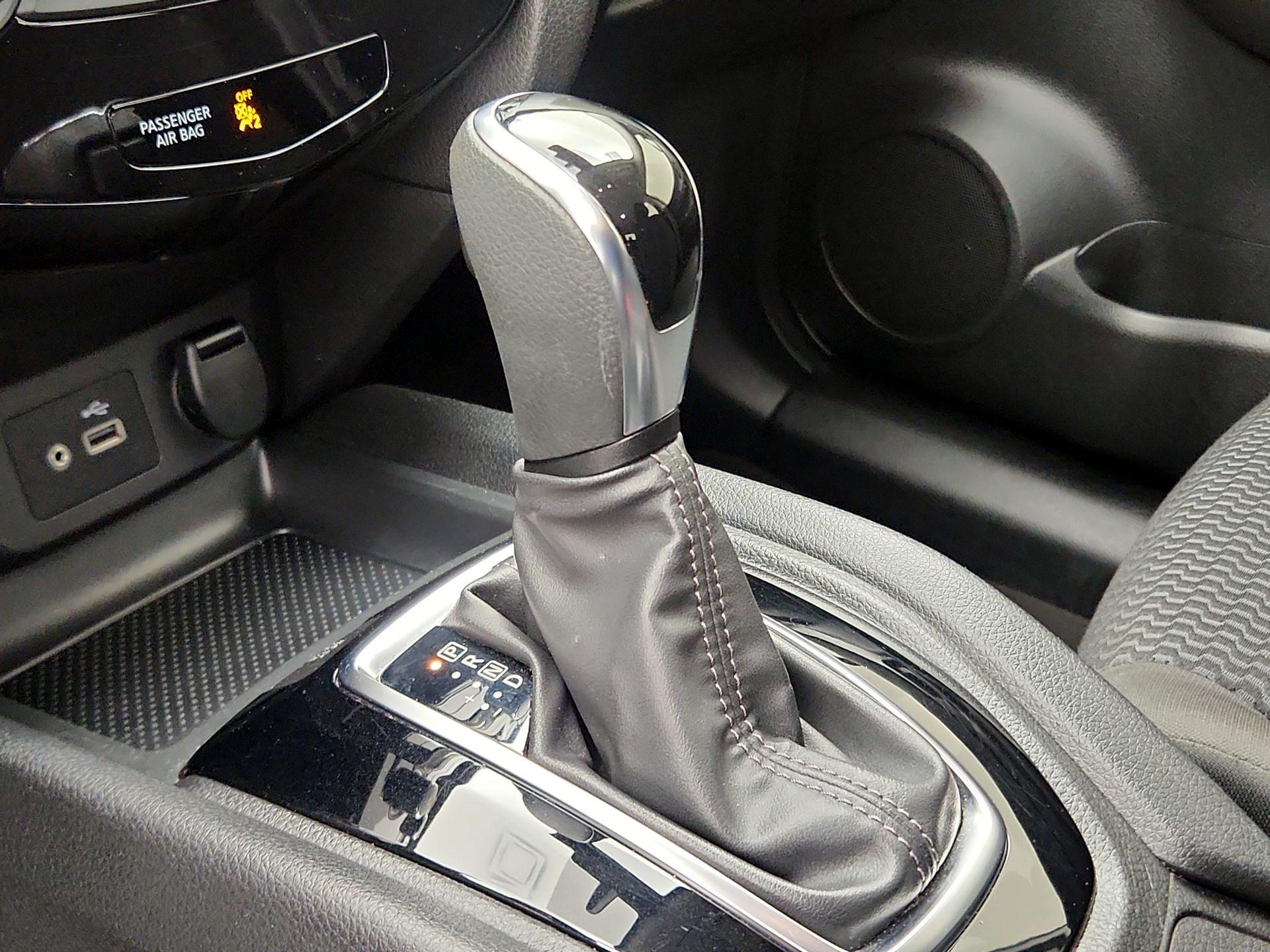 Thumbnail: 2020 Nissan Rogue Sport - 17