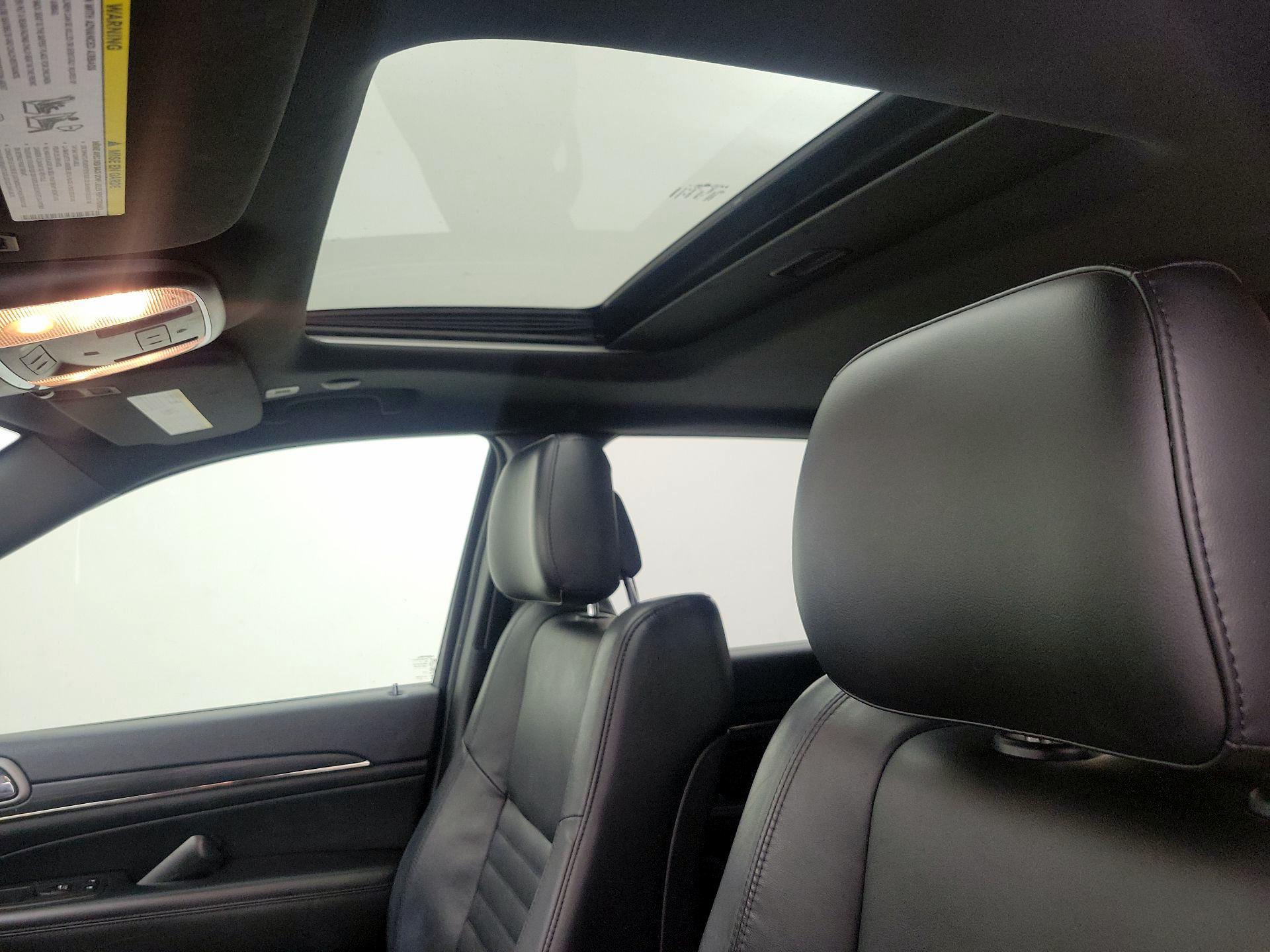 Thumbnail: 2020 Jeep Grand Cherokee - 20