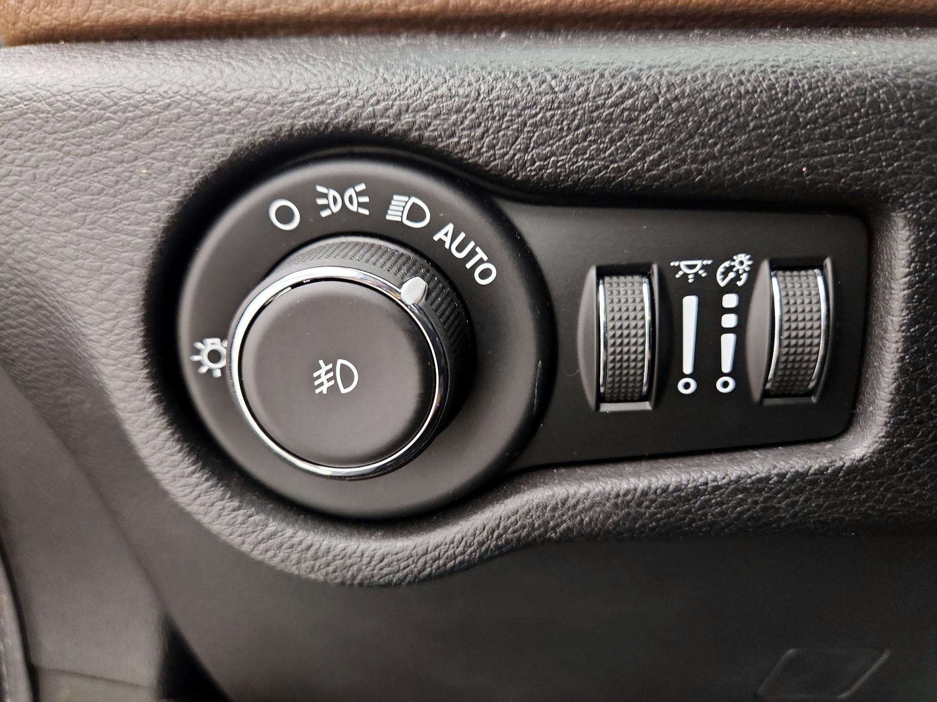 Thumbnail: 2020 Chrysler Pacifica - 13