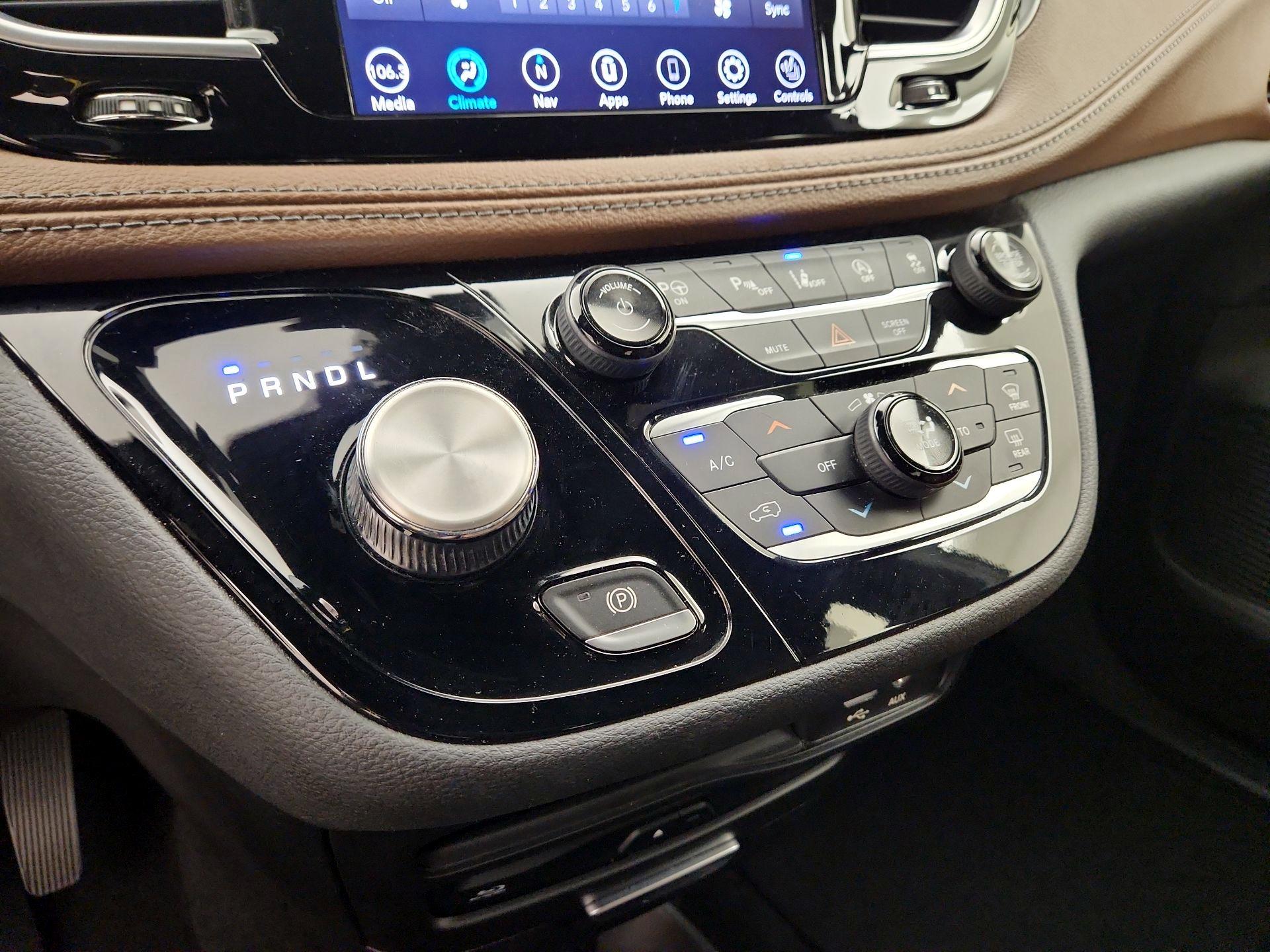 Thumbnail: 2020 Chrysler Pacifica - 17