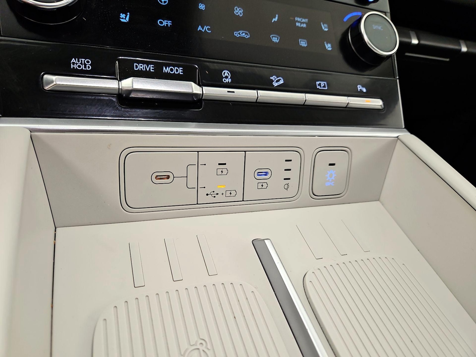 2024 Hyundai Santa Fe Limited - Photo 20