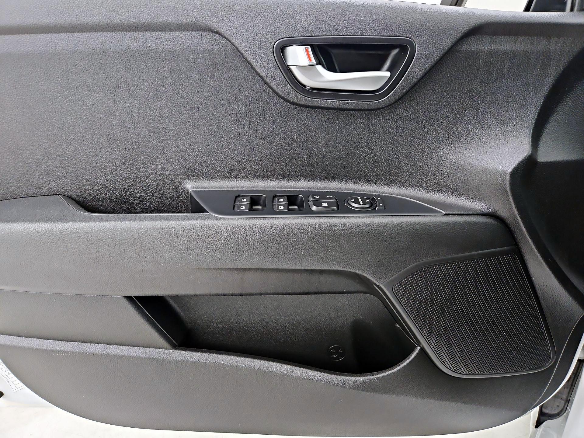 Thumbnail: 2019 Kia Rio - 12