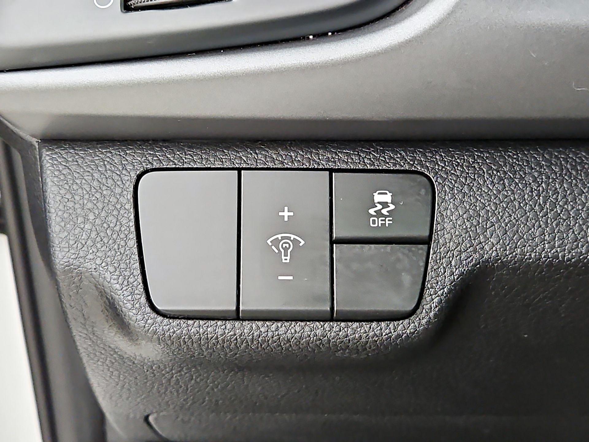 Thumbnail: 2019 Kia Rio - 13