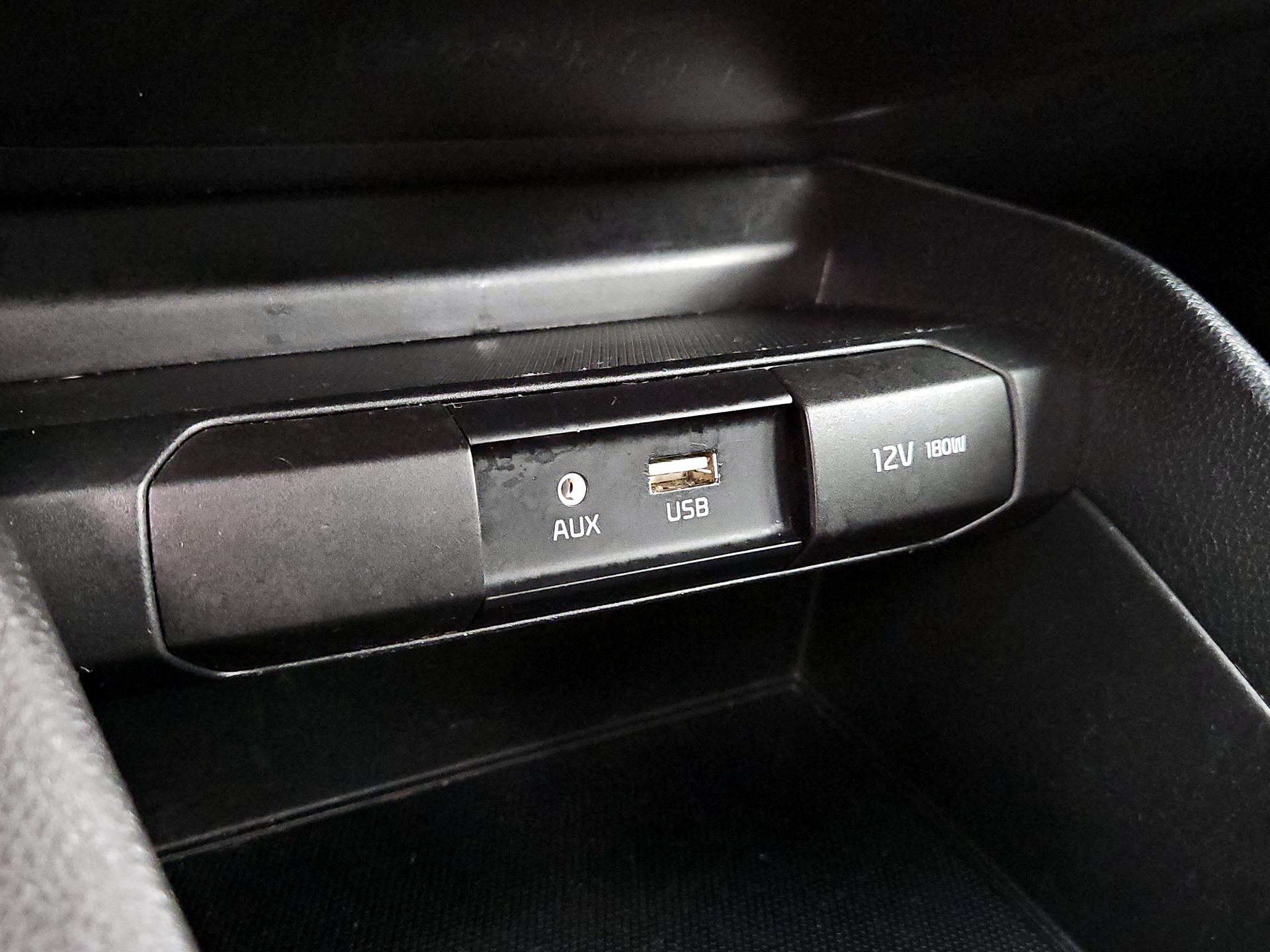 Thumbnail: 2019 Kia Rio - 18