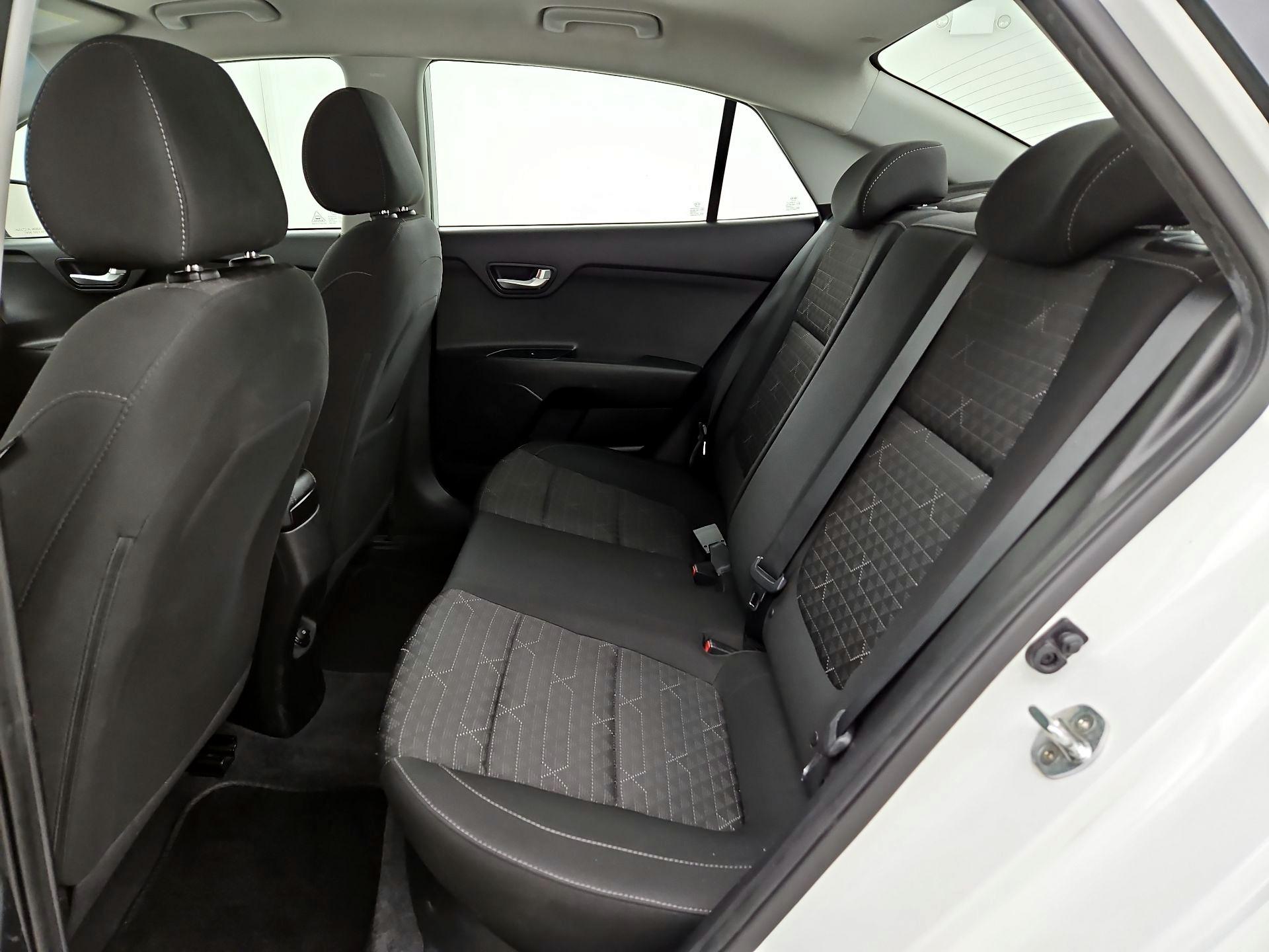 Thumbnail: 2019 Kia Rio - 19